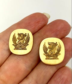 Gemelli Cartier in oro giallo 18 carati con stemma inciso in intaglio, 25,4 g