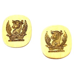 Gemelli Cartier in oro giallo 18 carati con stemma inciso in intaglio, 25,4 g