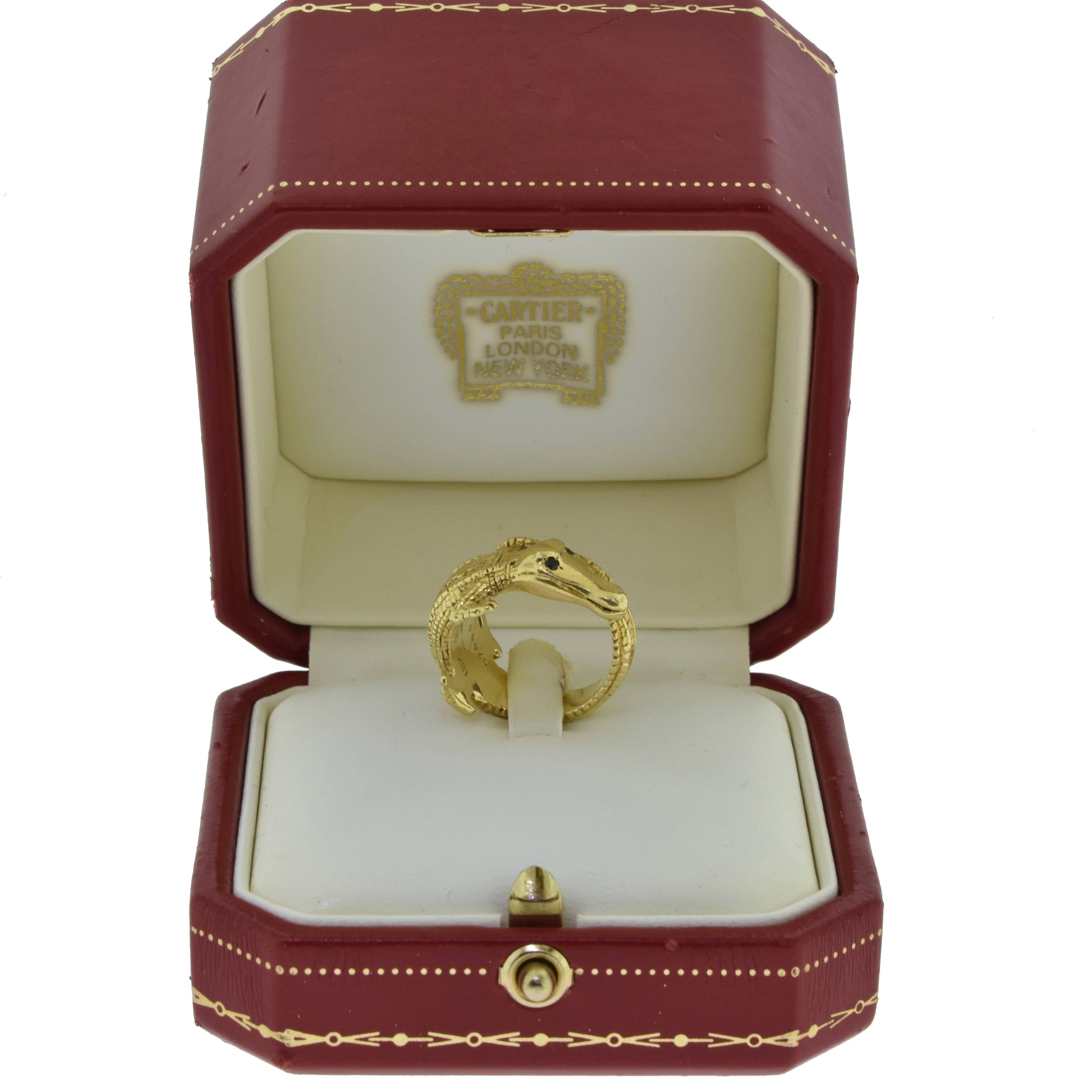 Estate Cartier Alligator 18 Karat Yellow Gold Finger Ring with Sapphire Eyes In Good Condition For Sale In Miami, FL