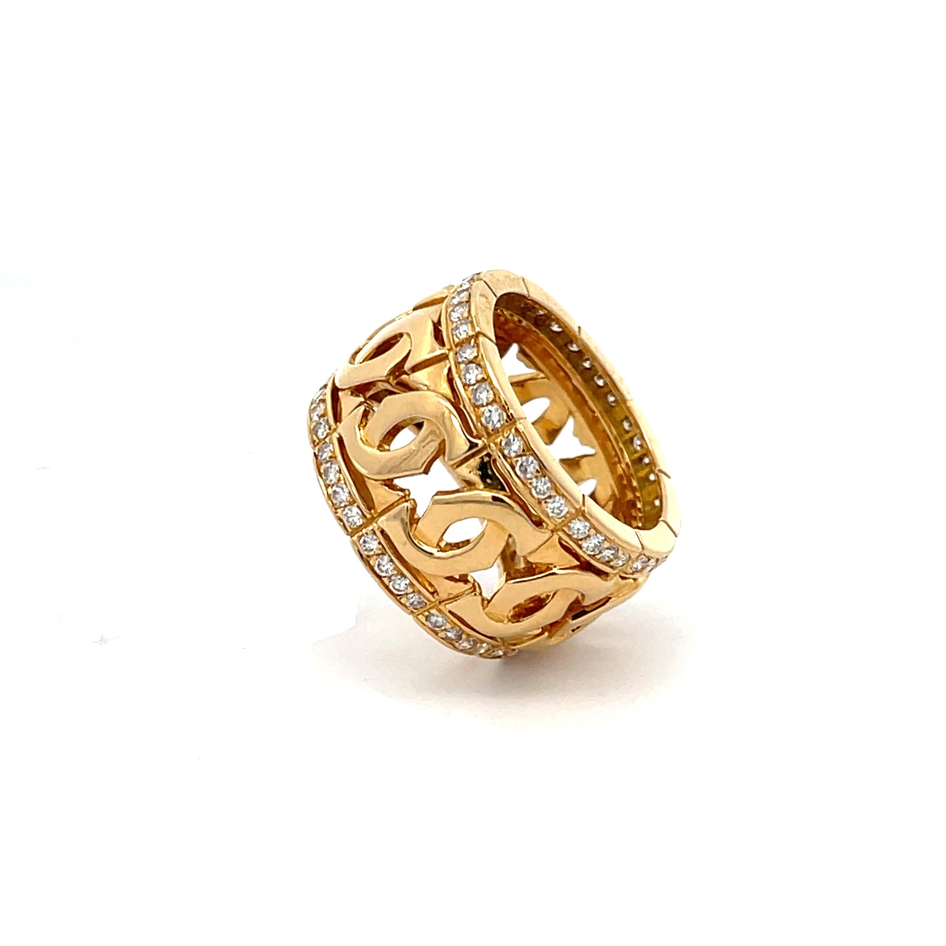 Estate Cartier Signature C Diamond Ring in 18K Gelbgold. Der Ring enthält 80 runde Brillanten mit einem Gewicht von etwa 1,20ctw. Der Ring ist 13 mm breit, hat Ringgröße 5 1/2 und wiegt 11,8 Gramm.