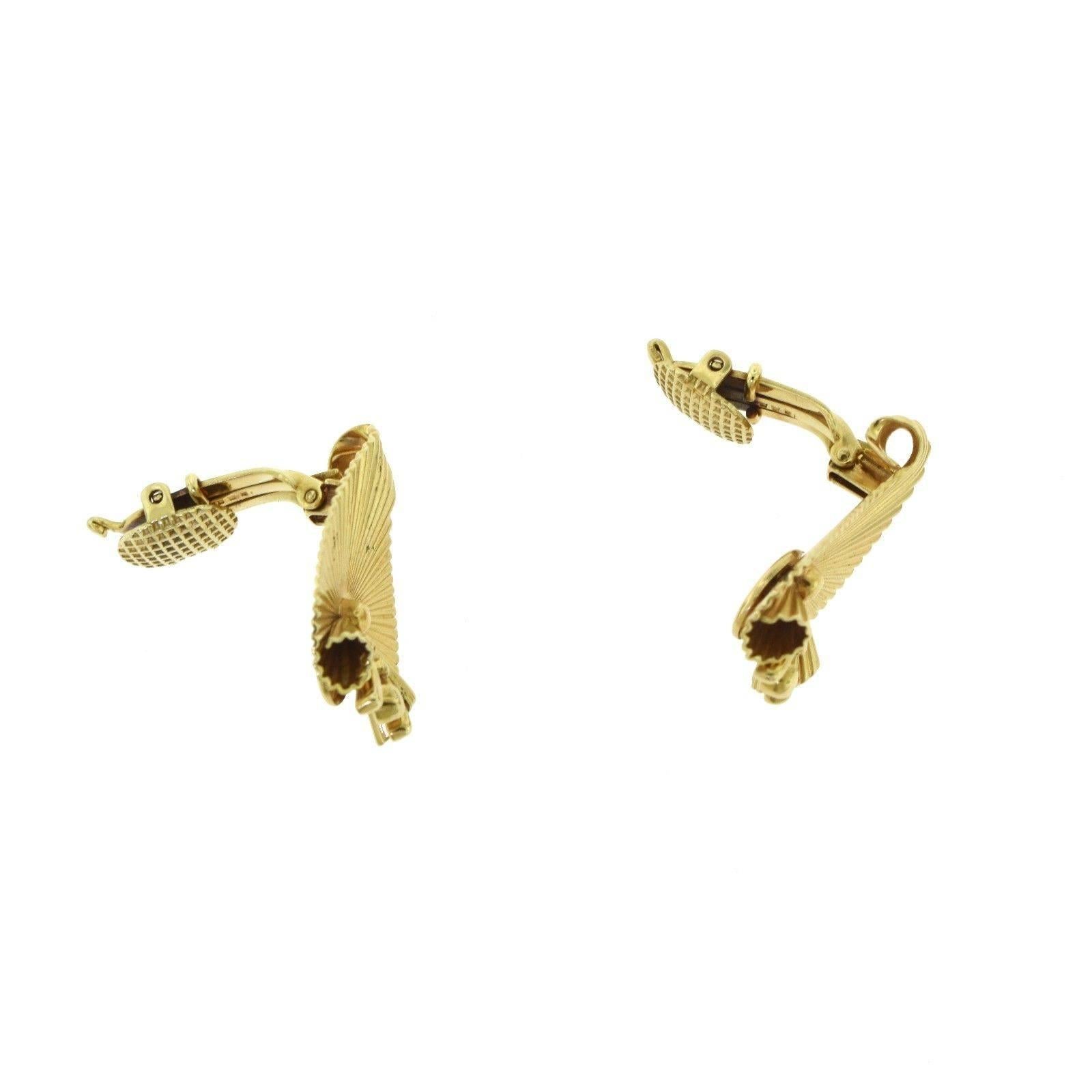 Estate Cartier Yellow Gold Fluted Leaf Swirl Statement Clip-On Earrings In Good Condition For Sale In Miami, FL