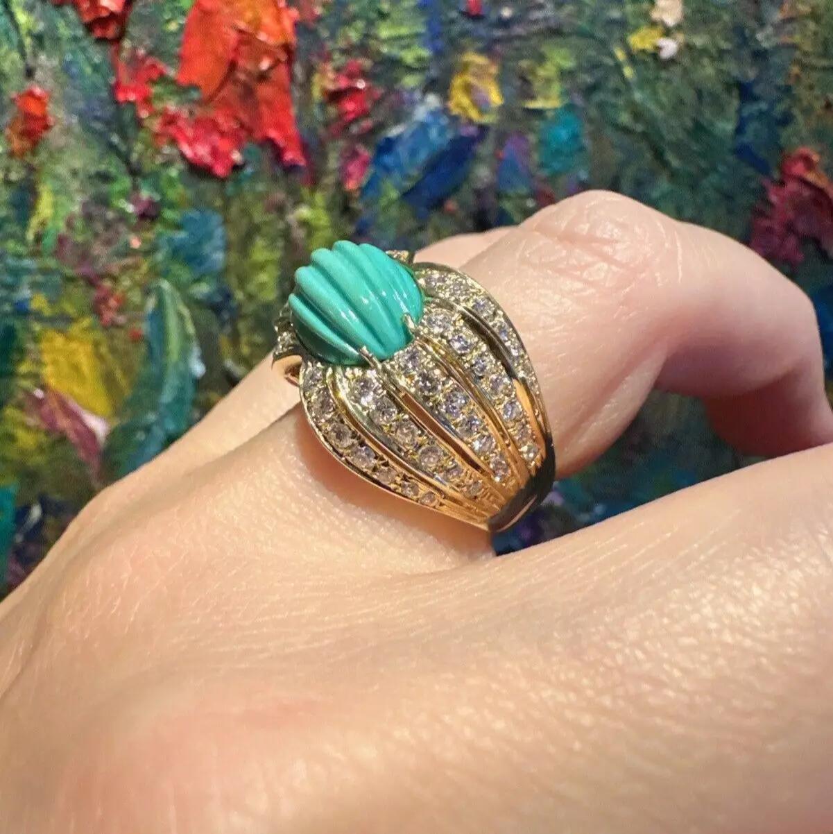 Estate Carved Turquoise & Diamond Cocktail Ring in 18k Yellow Gold im Zustand „Hervorragend“ im Angebot in La Jolla, CA