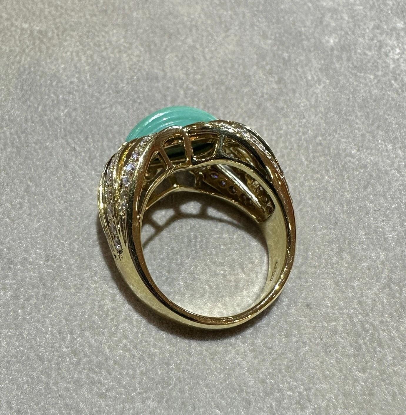 Estate Carved Turquoise & Diamond Cocktail Ring in 18k Yellow Gold Damen im Angebot