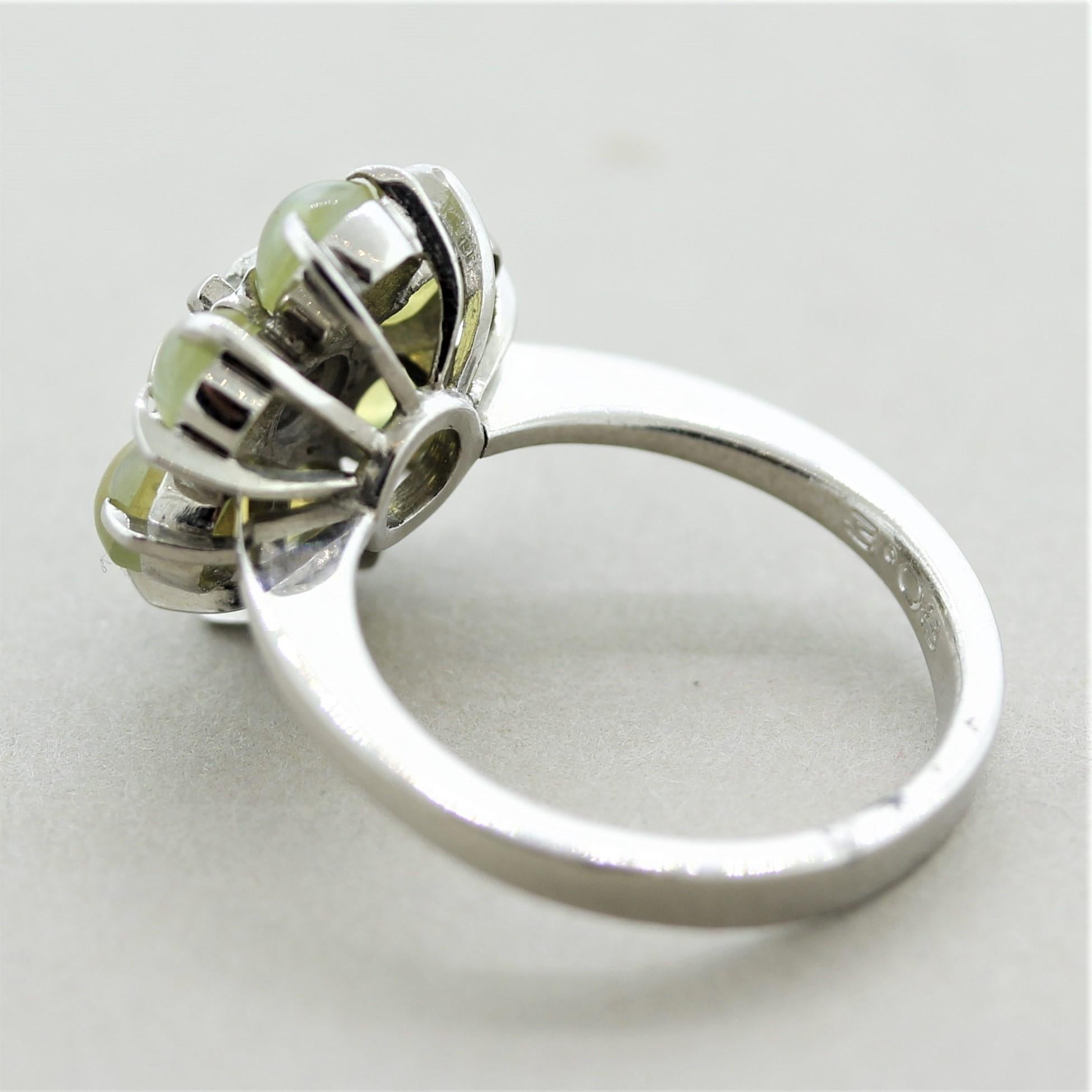 Estate Cat’s Eye Chrysoberyl Diamond Platinum Flower Ring In Good Condition For Sale In Beverly Hills, CA