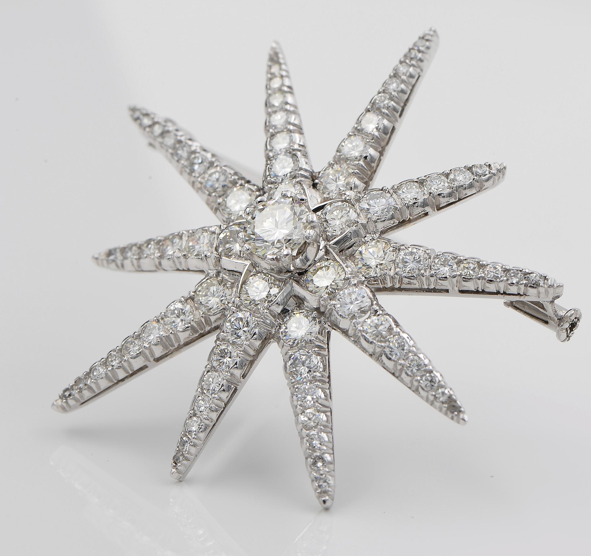 Broche étoile céleste ronde brillante de 3,75 carats en platine G VVS Bon état - En vente à Napoli, IT