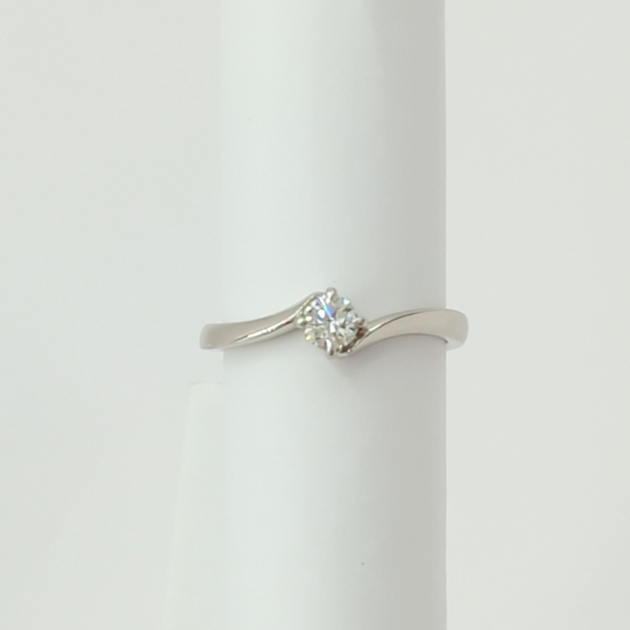 Estate Celine White Diamond Solitaire Ring in Platinum  In New Condition For Sale In Los Angeles, CA