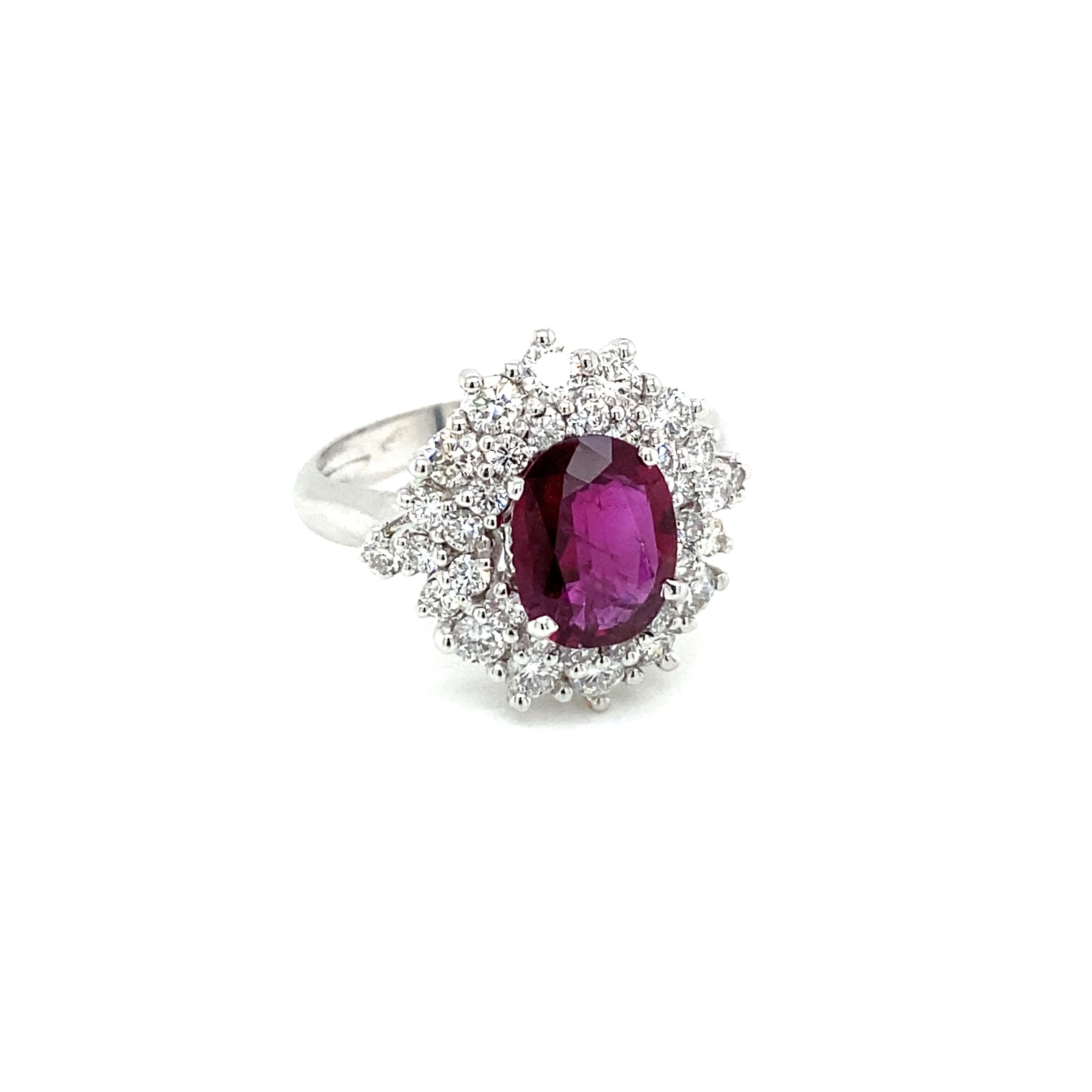 Zertifizierter Nachlass-Cluster-Ring mit 1,94 Karat Rubin und Diamant 5