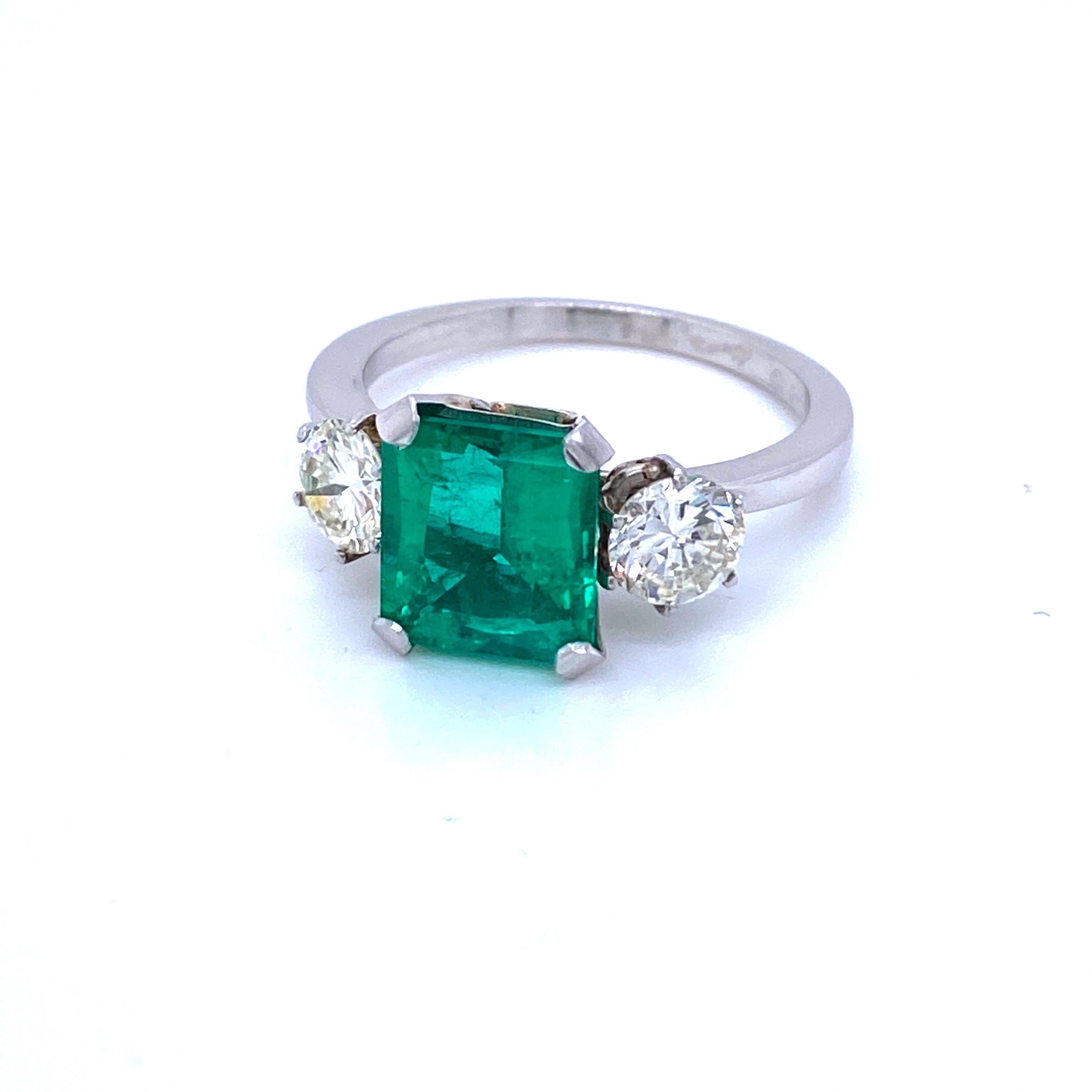 Art Deco Estate Certified 2.75 Carat Colombian Emerald Diamond Platinum Ring