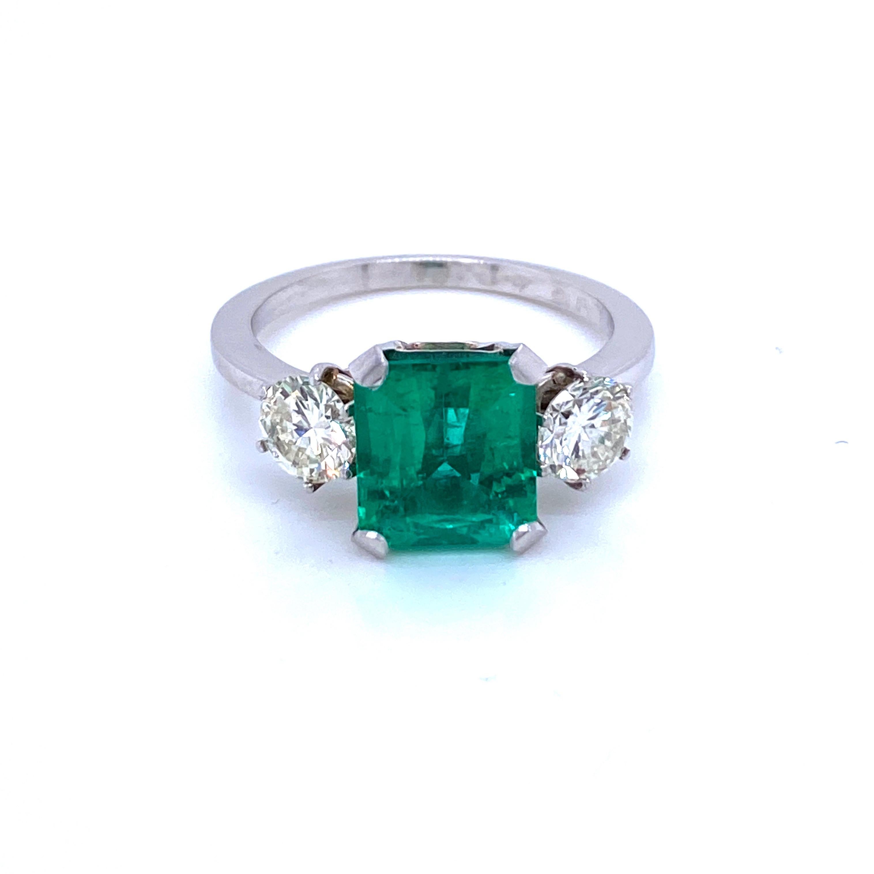 Women's Estate Certified 2.75 Carat Colombian Emerald Diamond Platinum Ring