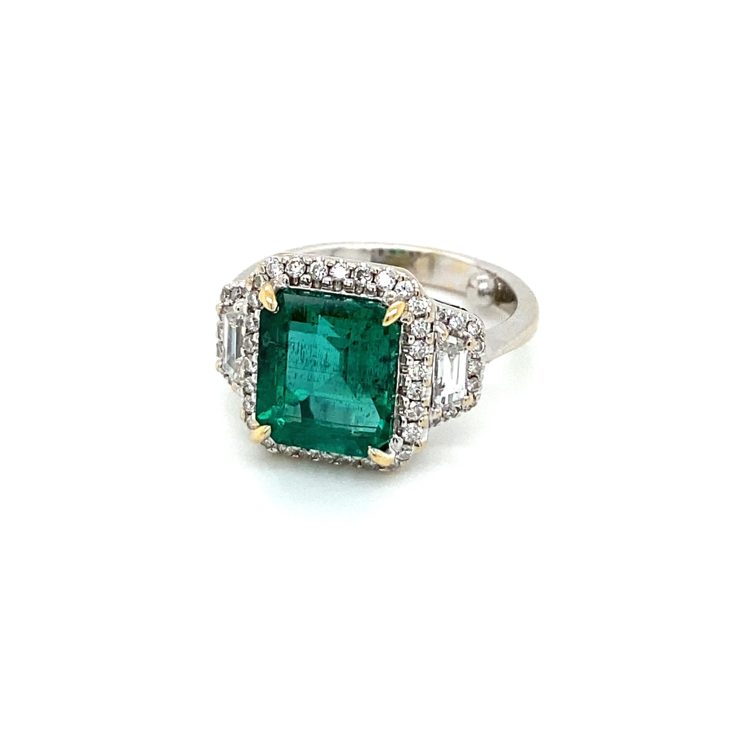 Contemporary Estate Certified 3.34 Carat Natural Emerald Diamond Ring For Sale