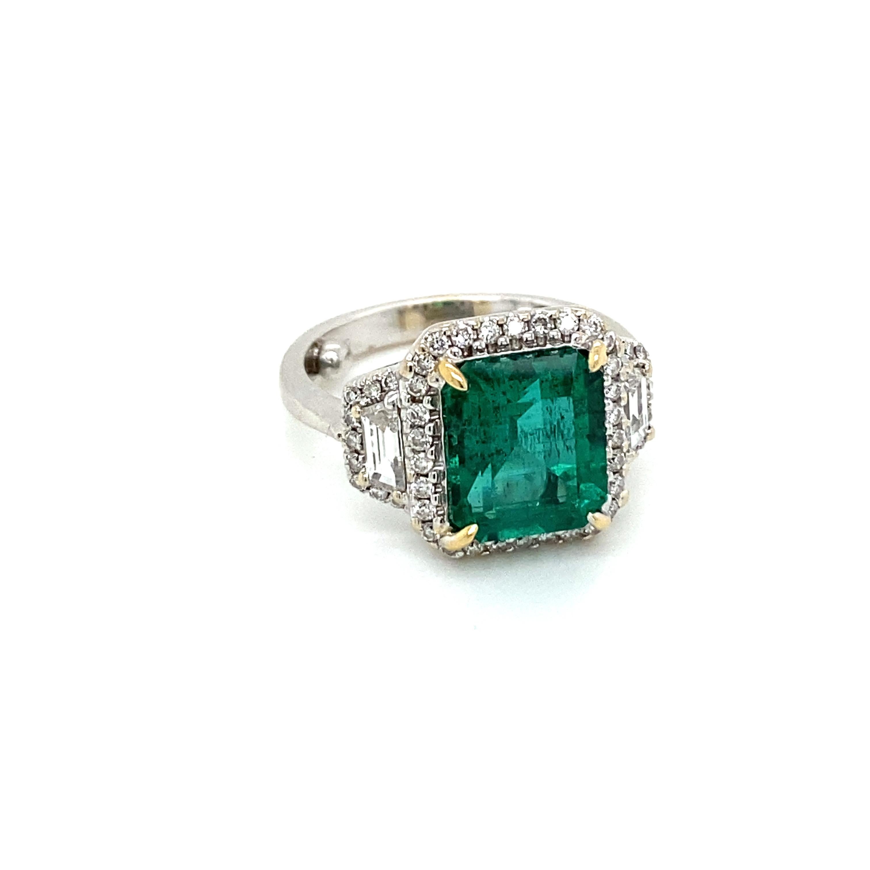 Zertifizierter 3,34 Karat natürlicher Smaragd-Diamant-Ring (Smaragdschliff)