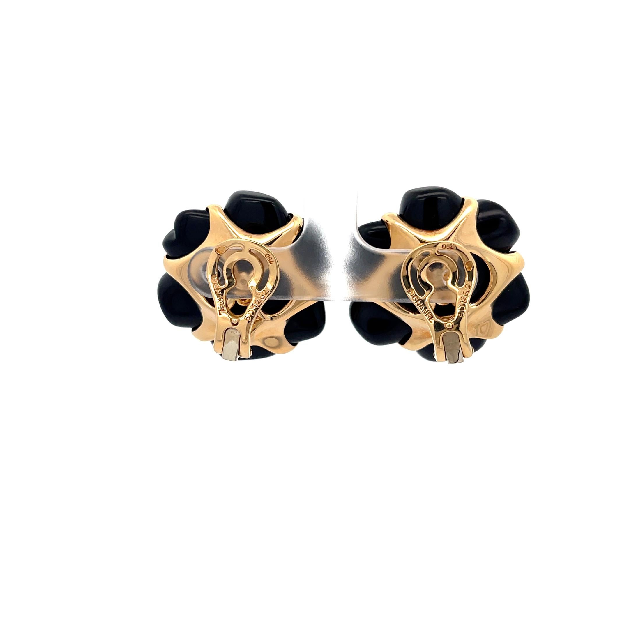 Contemporary Estate Chanel Camelia Black Agate Earrings 18K Yellow Gold For Sale
