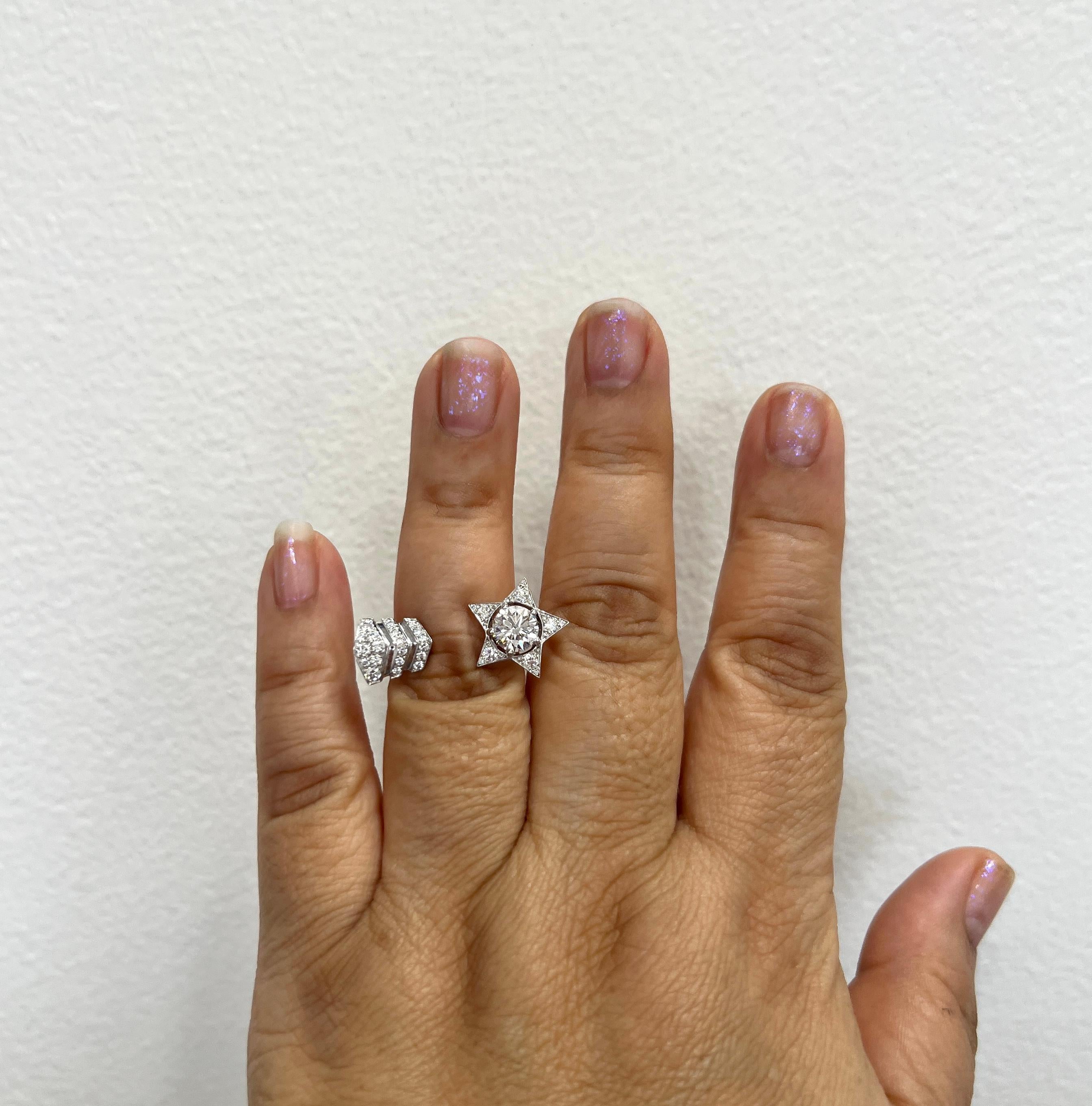 Stunning estate Chanel ring from the Comete collection.  Handmade with fine diamonds and 18k white gold.  Ringgröße 6.  Current retail is 73,100.

