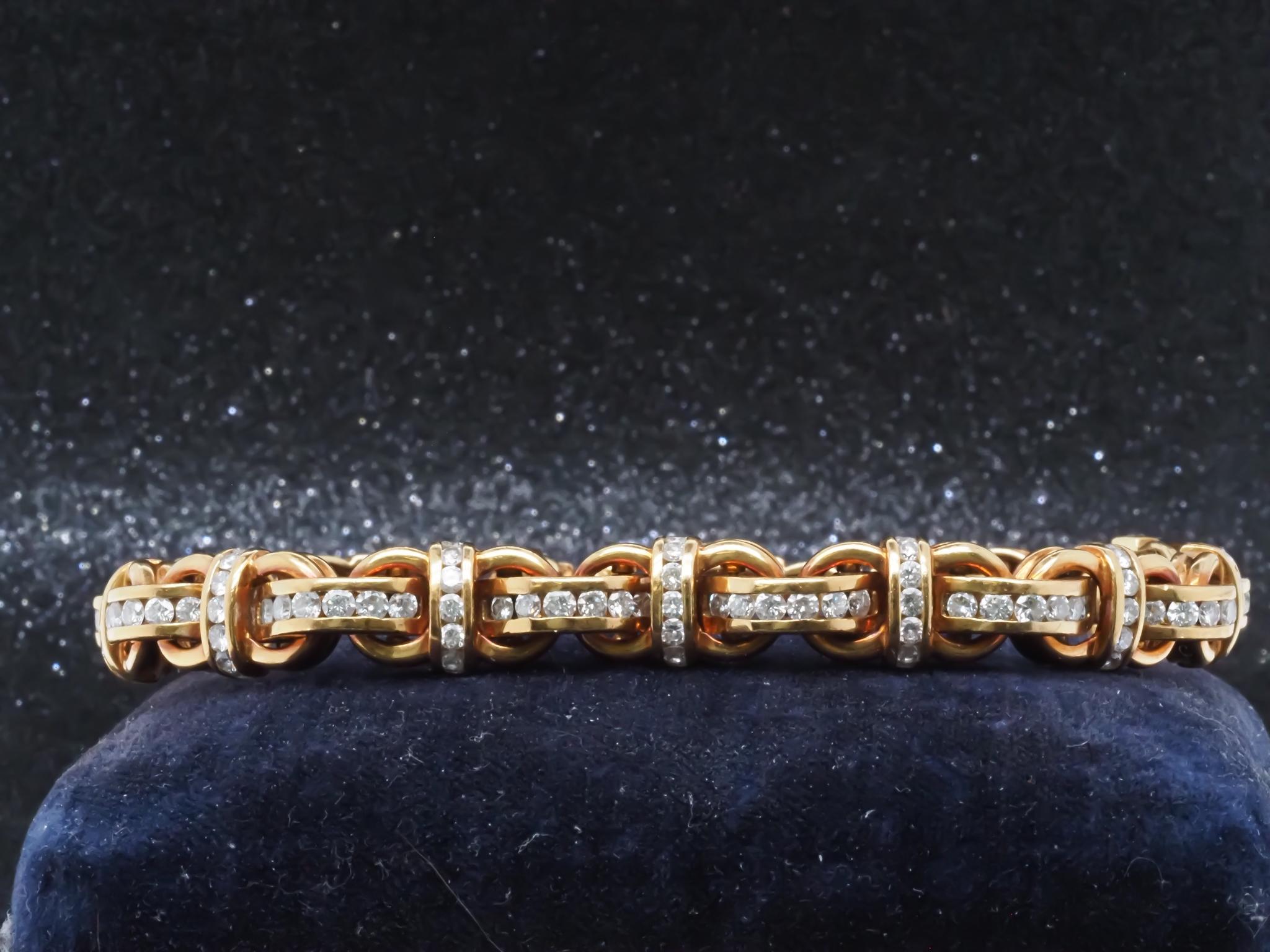 Bracciale di proprietà Charles Krypell in oro giallo 18 carati con diamanti - VHK#362a

Anno: 2000

Dettagli dell'articolo:
Tipo di metallo: oro giallo 18 carati [con marchio di garanzia e testato]
Peso: 49,0 grammi (tutti gli articoli in