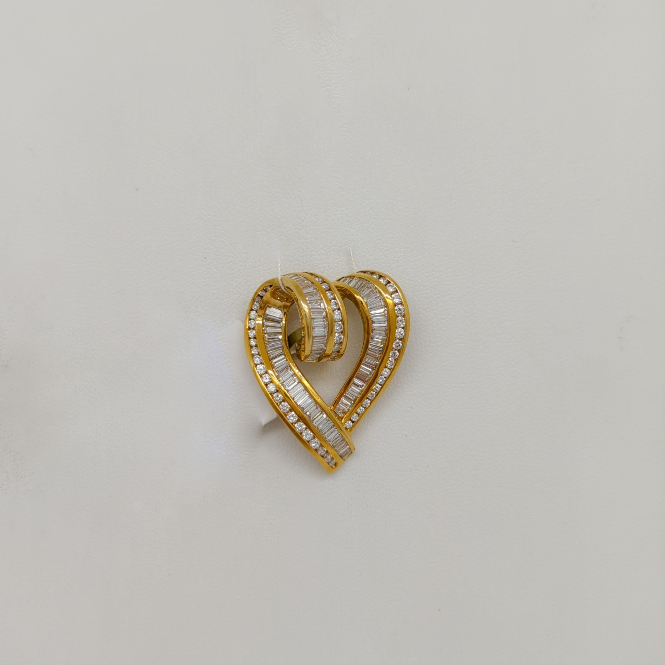 Estate Charles Krypell Heart Shape Pendant with Diamonds in 18K Yellow Gold In New Condition For Sale In Los Angeles, CA