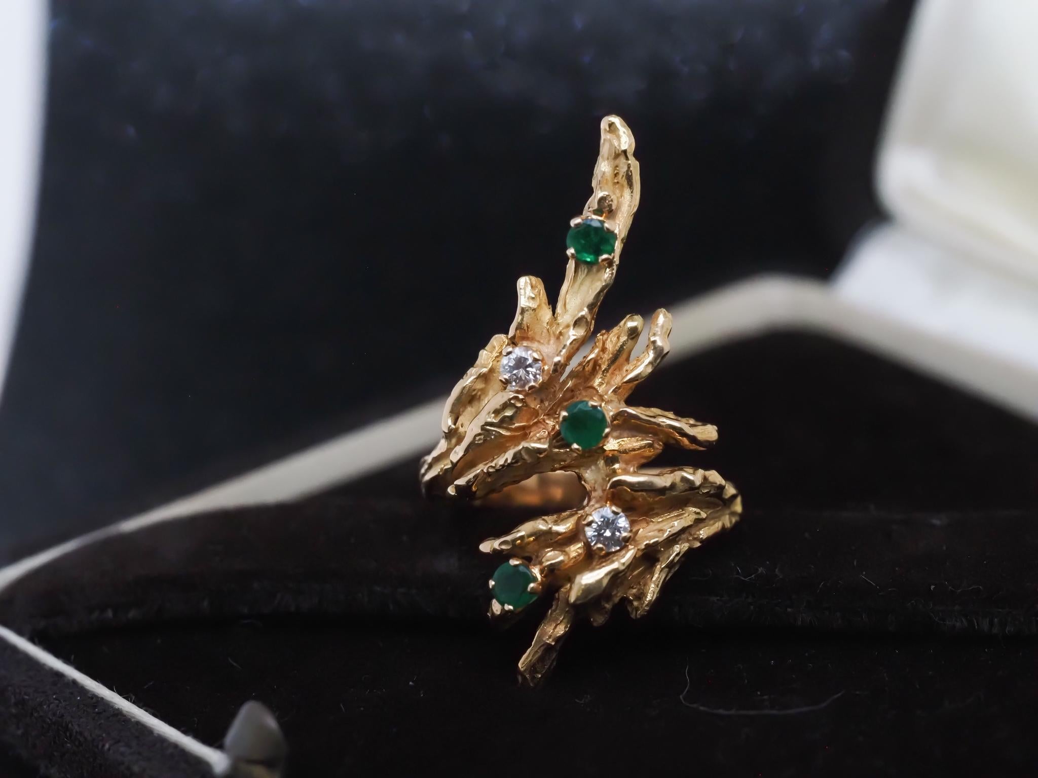 Estate CHAUMET Paris 18K Yellow Gold Emerald and Diamond Ring - VHK#990 In Good Condition For Sale In Hicksville, NY
