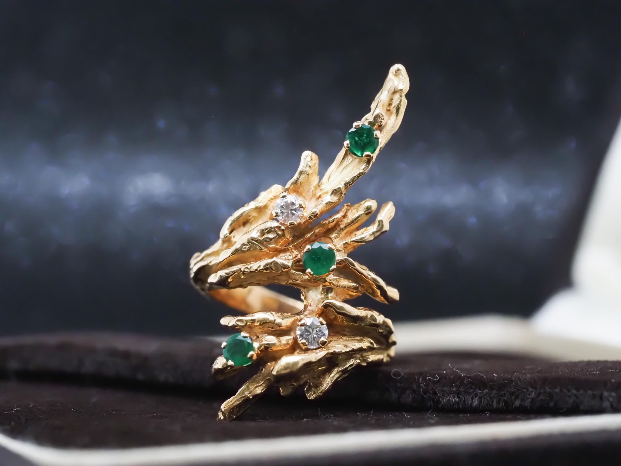 Estate CHAUMET Paris 18K Yellow Gold Emerald and Diamond Ring - VHK#990 For Sale 1