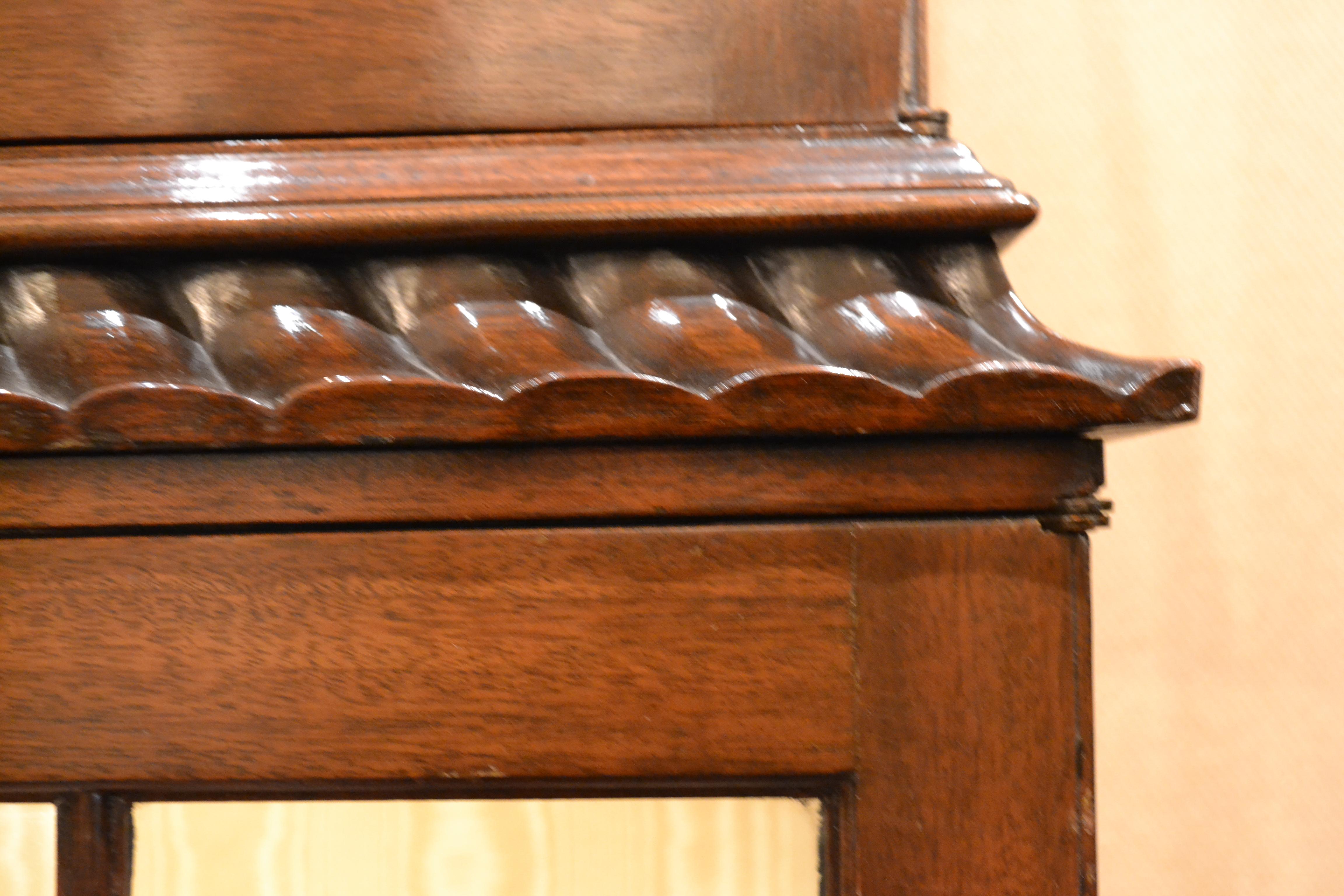 Estate Chippendale Mahogany Display Breakfront In Good Condition In New Orleans, LA