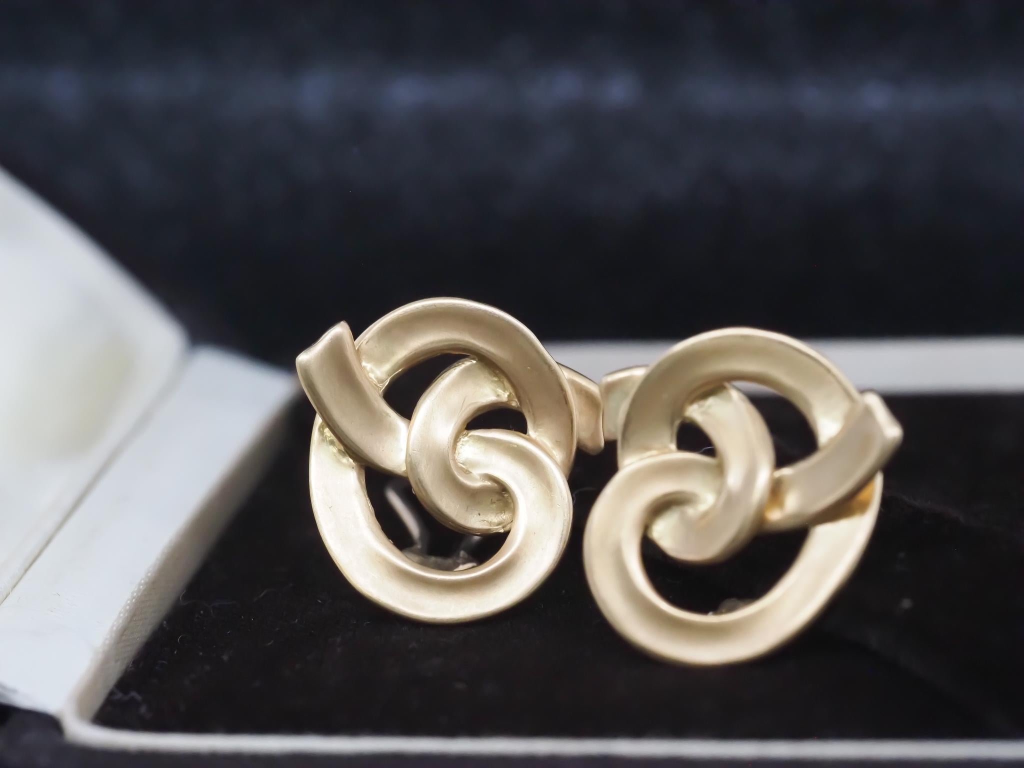Boucles d'oreilles nœud Angela Cummings en or jaune 18 carats datant d'environ 1984 - VHK#987 Pour femmes en vente