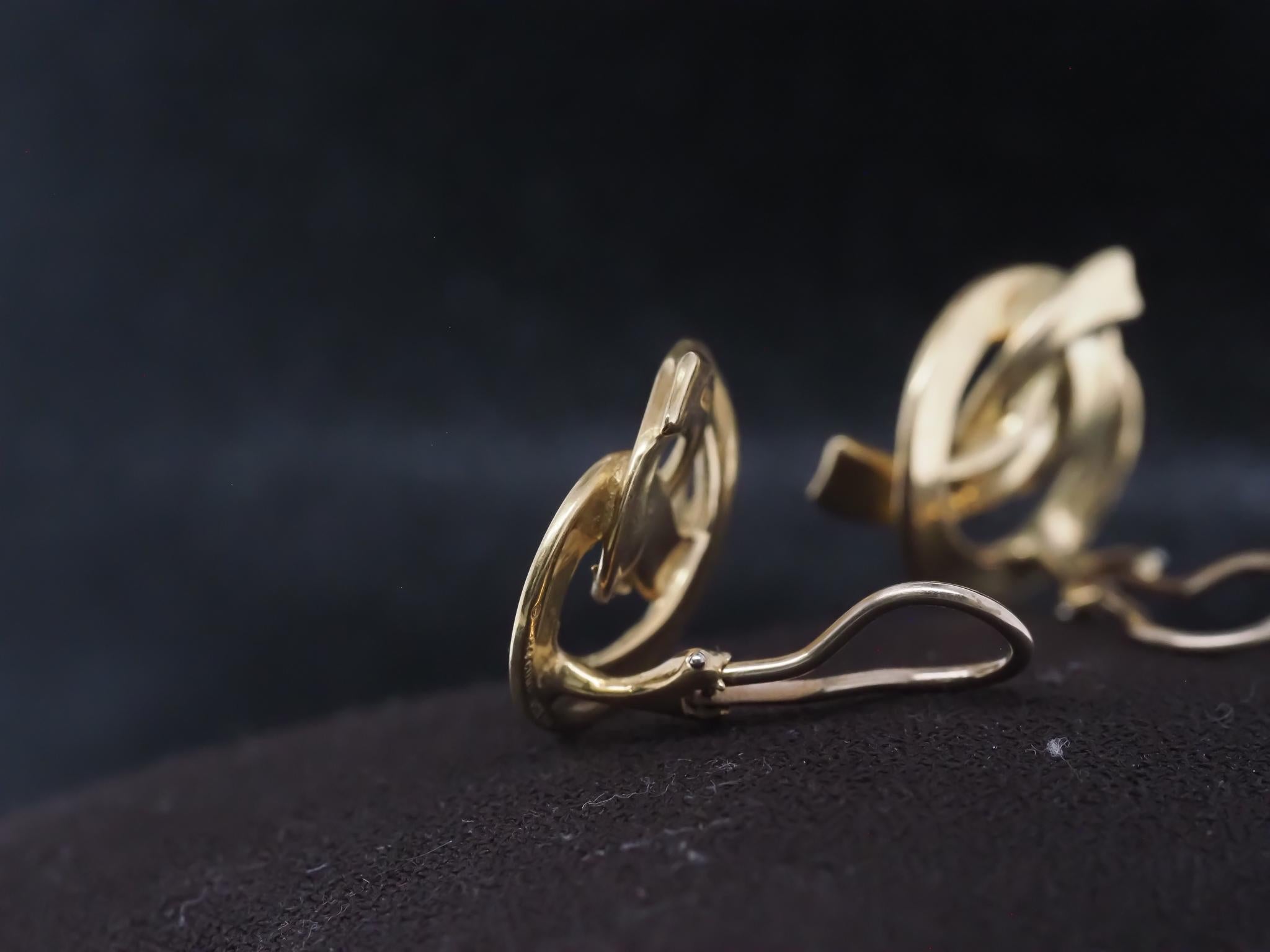 Boucles d'oreilles nœud Angela Cummings en or jaune 18 carats datant d'environ 1984 - VHK#987 en vente 4