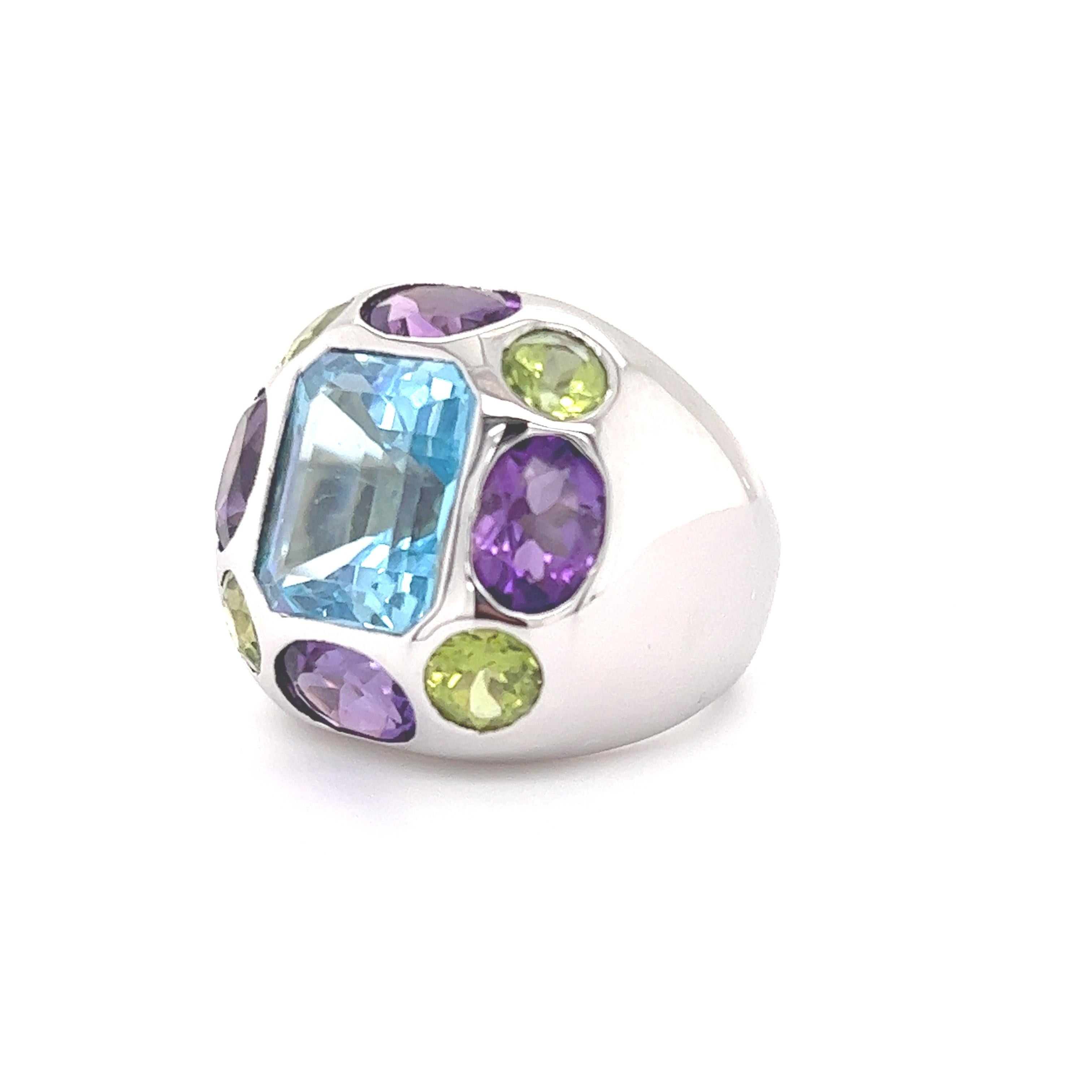 Beautiful ring that pops with color. The design was made famous by Chanel with their Coco Baroque collection. Byzantine inspired, the ring combines creativity and extravagance. The ring for your consideration today was not made by Chanel, however