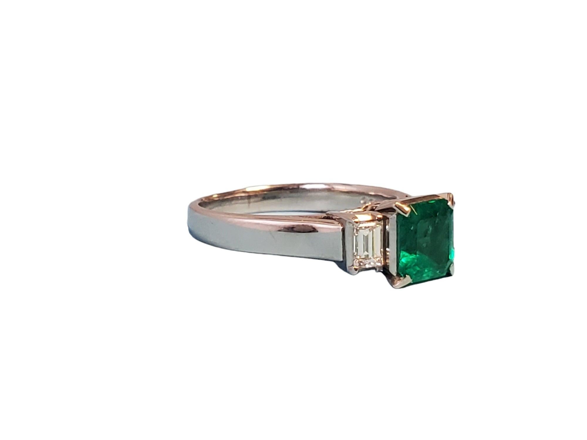 Estate Colombian emerald 1.13ct diamond ring In Excellent Condition For Sale In Overland Park, KS