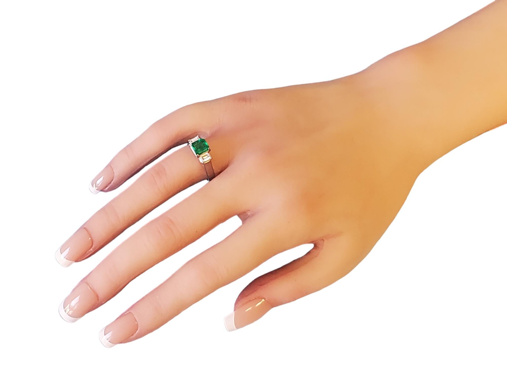 Estate Colombian emerald 1.13ct diamond ring For Sale 2