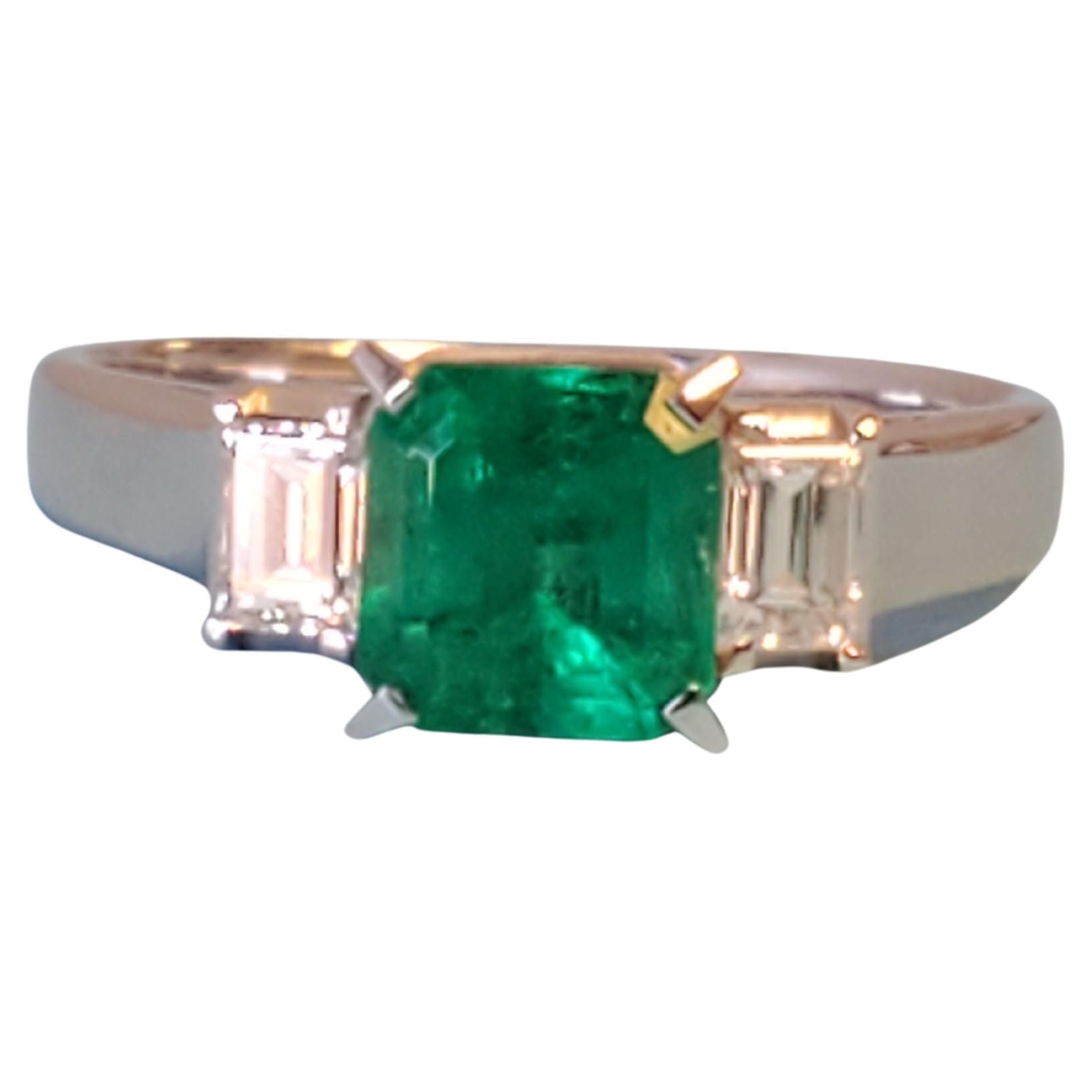 Estate Colombian emerald 1.13ct diamond ring For Sale