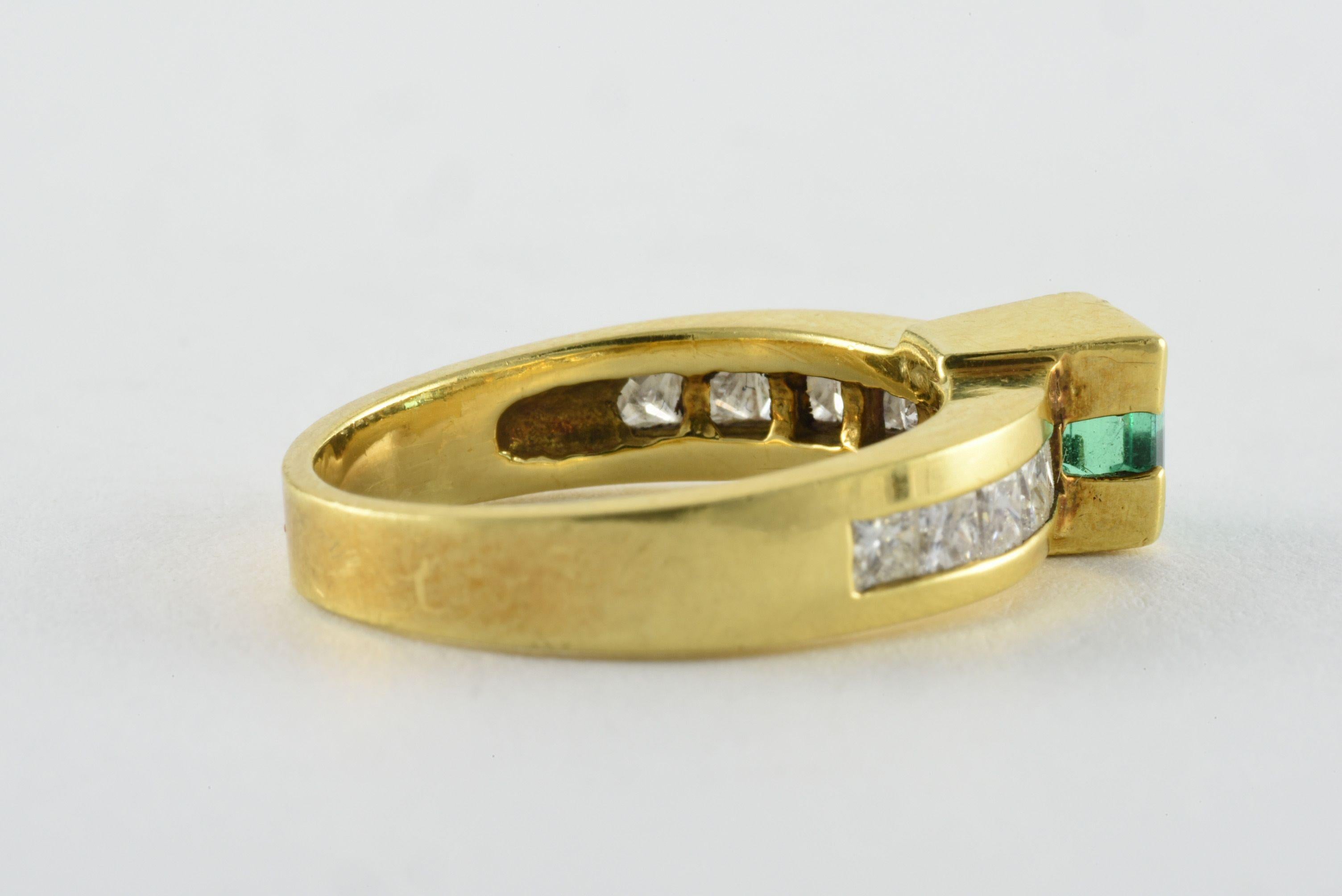 Contemporary Estate Colombian Emerald and Diamond Ring For Sale