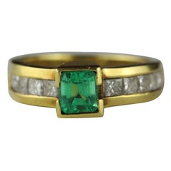 Anello con smeraldo colombiano e diamanti
