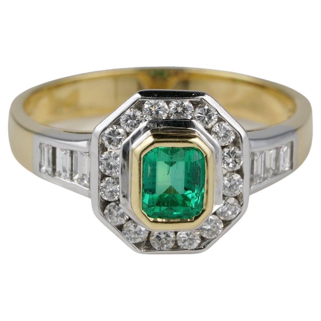 Verlobungsring mit kolumbianischem Smaragd und Diamant 18 KT im Angebot