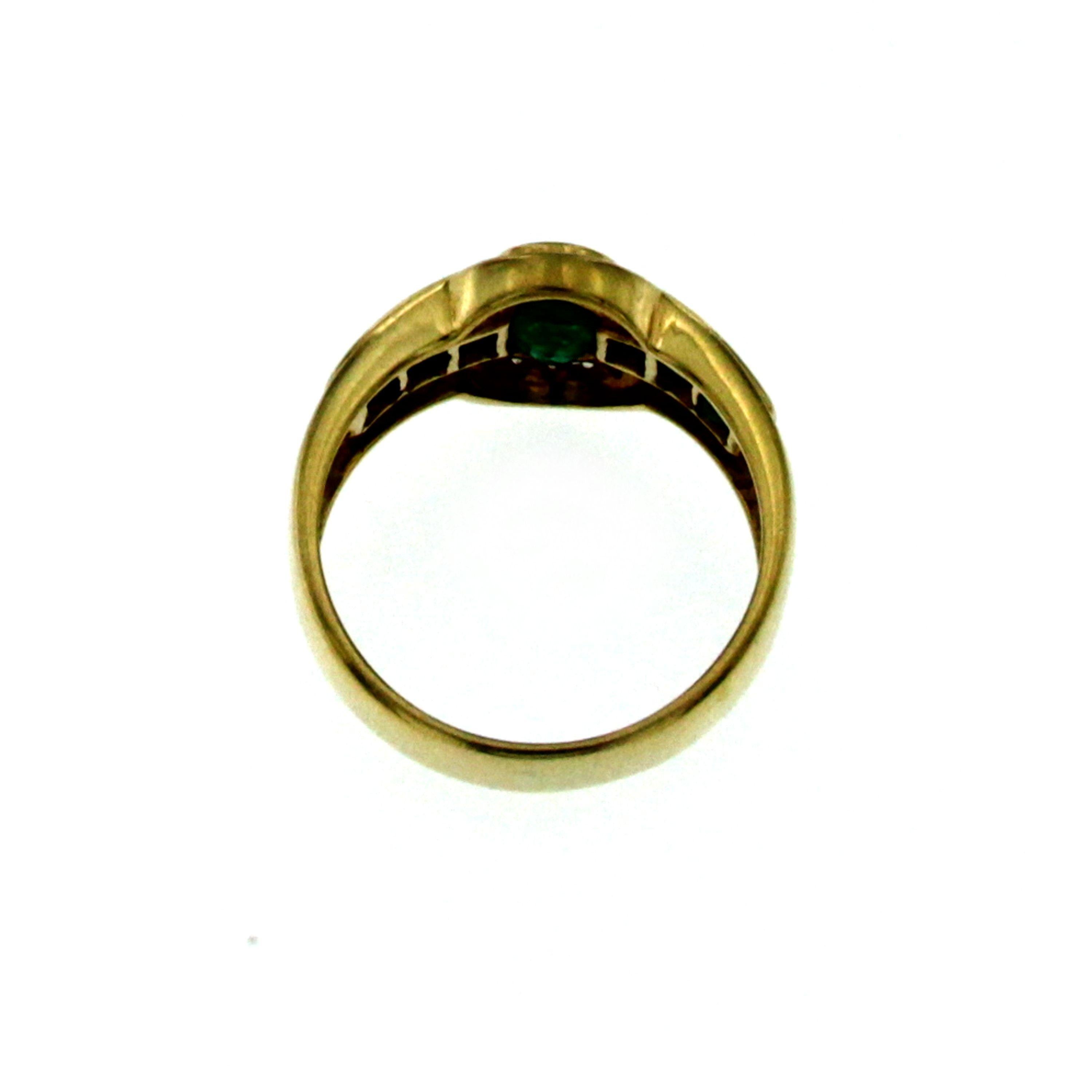 Estate Colombian Emerald Diamond Gold Band Ring In Excellent Condition In Napoli, Italy