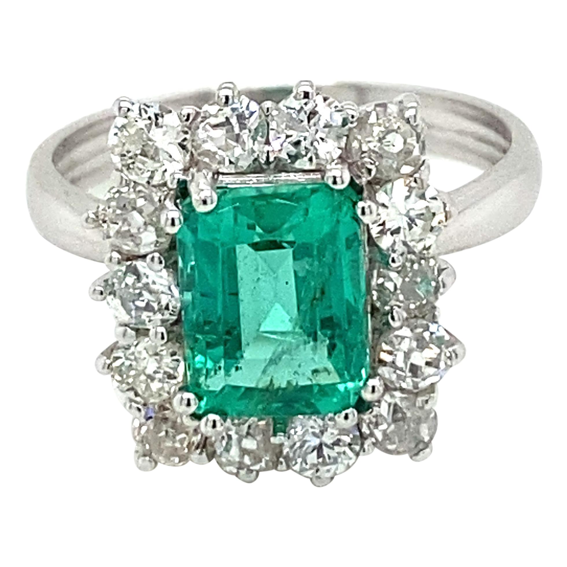 A beautiful and classy 18k white Gold engagement ring showcasing a natural Vivid Colombian Emerald 1,78 carats of great quality, surrounded by 15 Sparkling Round brilliant cut diamonds, total weight 1.30 carats, graded G/H color Vs2.
Origin Italy,