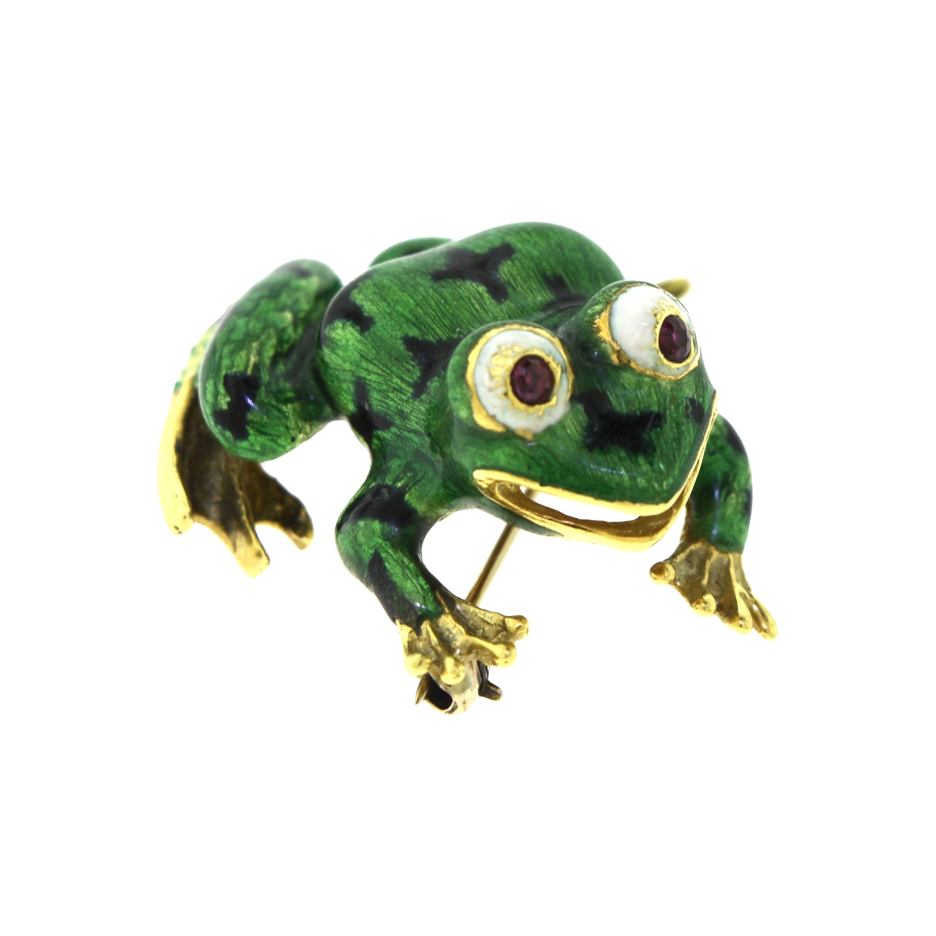 Broche /pingle de succession grenouille en or jaune 18 carats et émail vert coloré, yeux de rubis en vente
