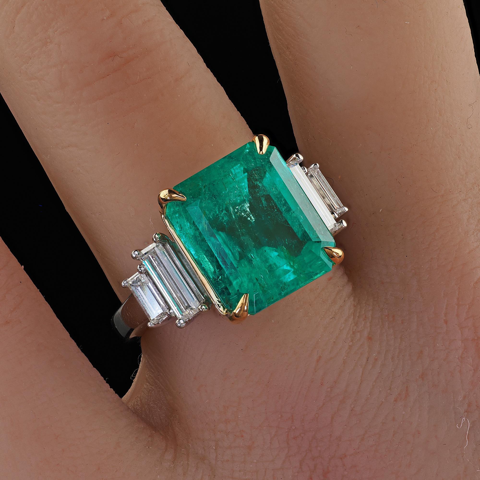 Estate Contemporary 14K White Gold Colombian Emerald Diamond Cocktail Ring - GIA For Sale 5