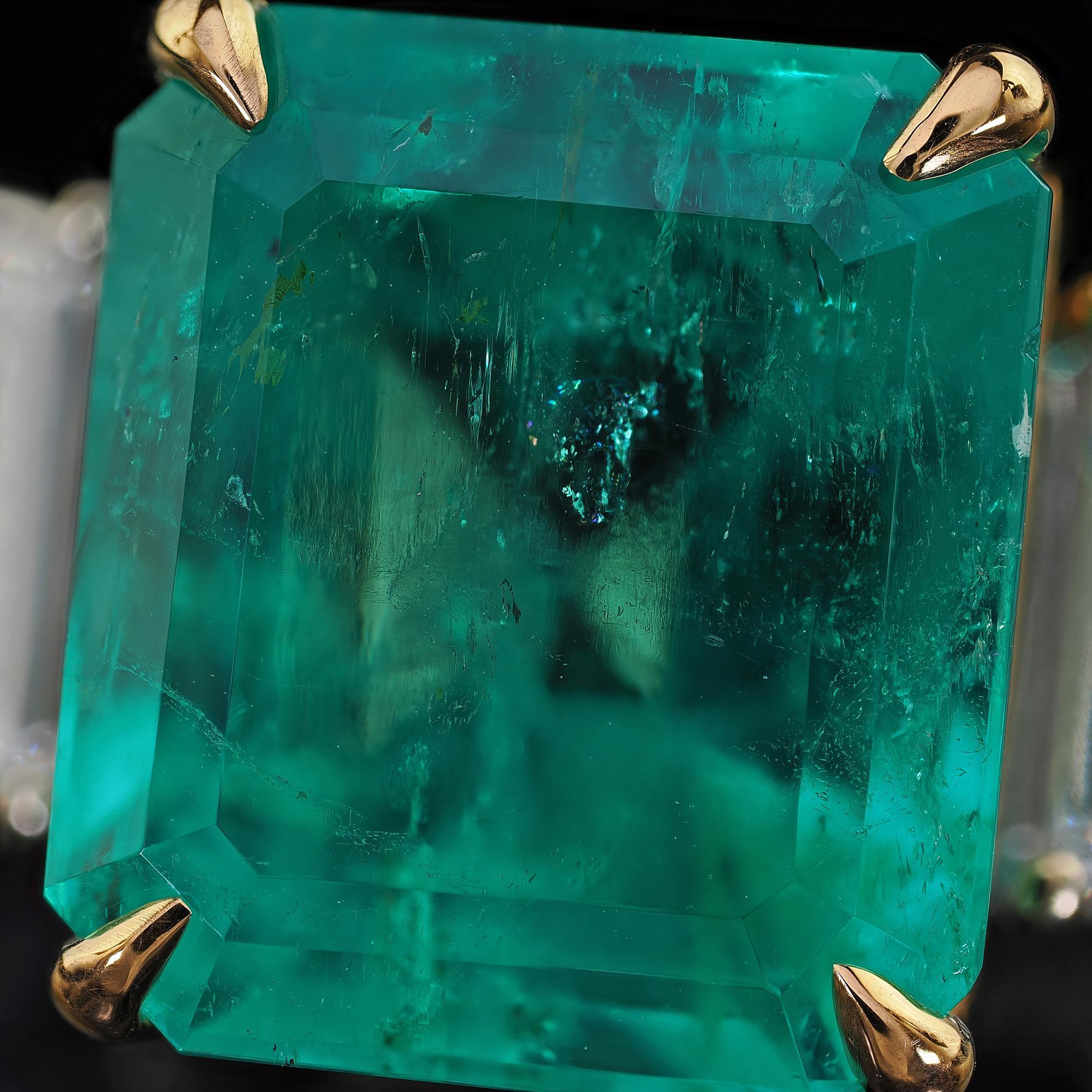Estate Contemporary 14K White Gold Colombian Emerald Diamond Cocktail Ring - GIA For Sale 1