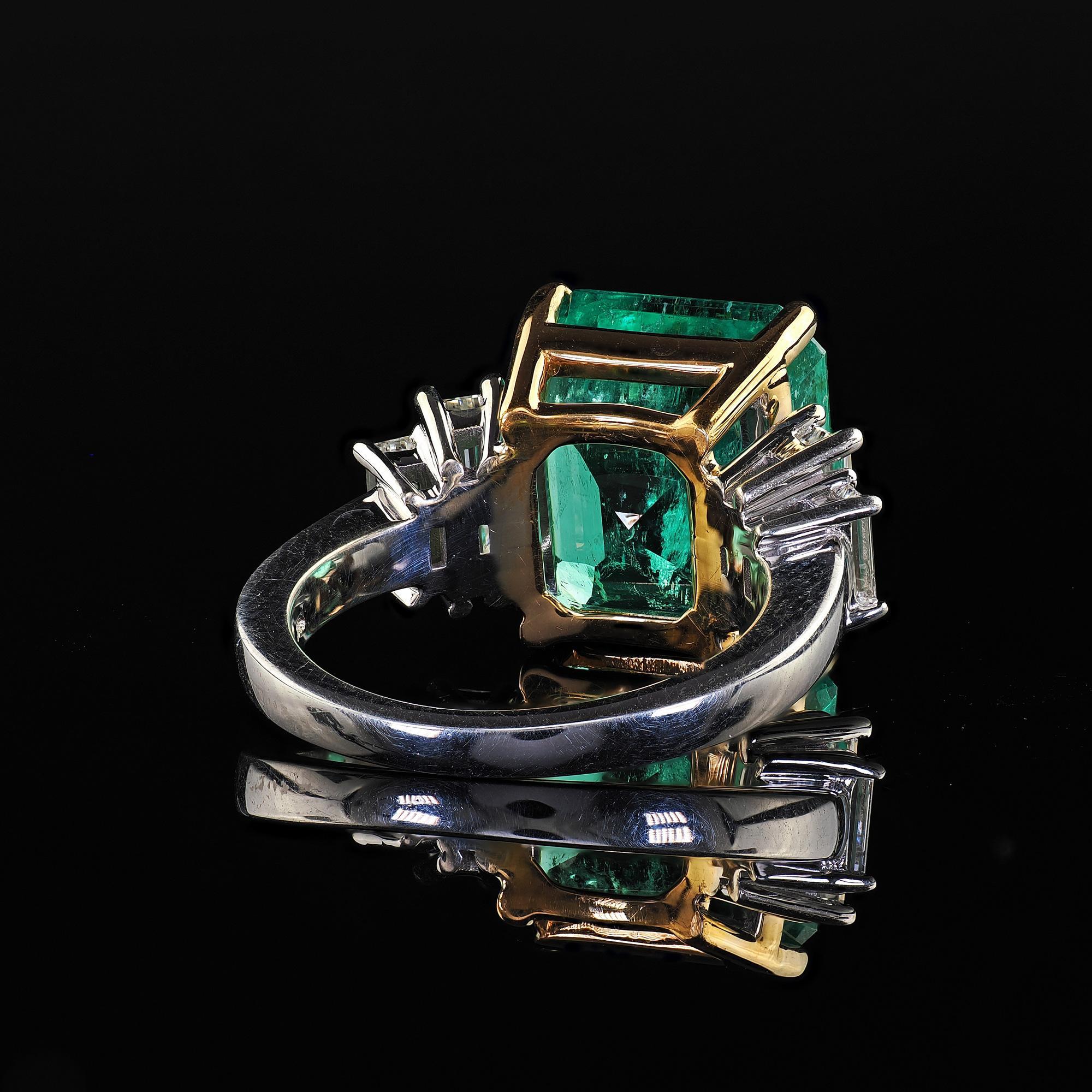 Estate Contemporary 14K White Gold Colombian Emerald Diamond Cocktail Ring - GIA For Sale 4