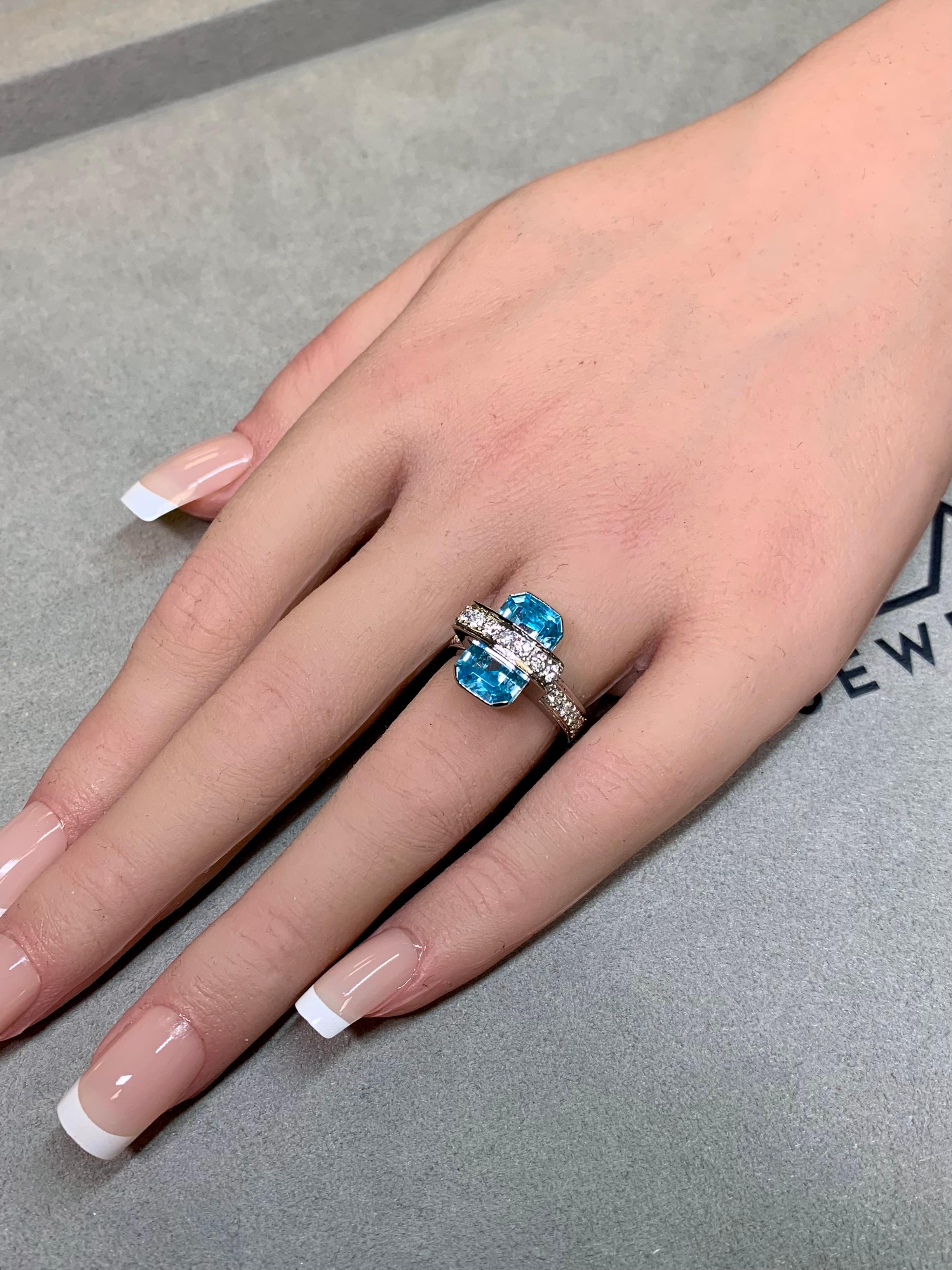 Anillo de Cóctel Escultural Contemporáneo de Oro Blanco de 18 K con Aguamarina y Diamantes en venta 2