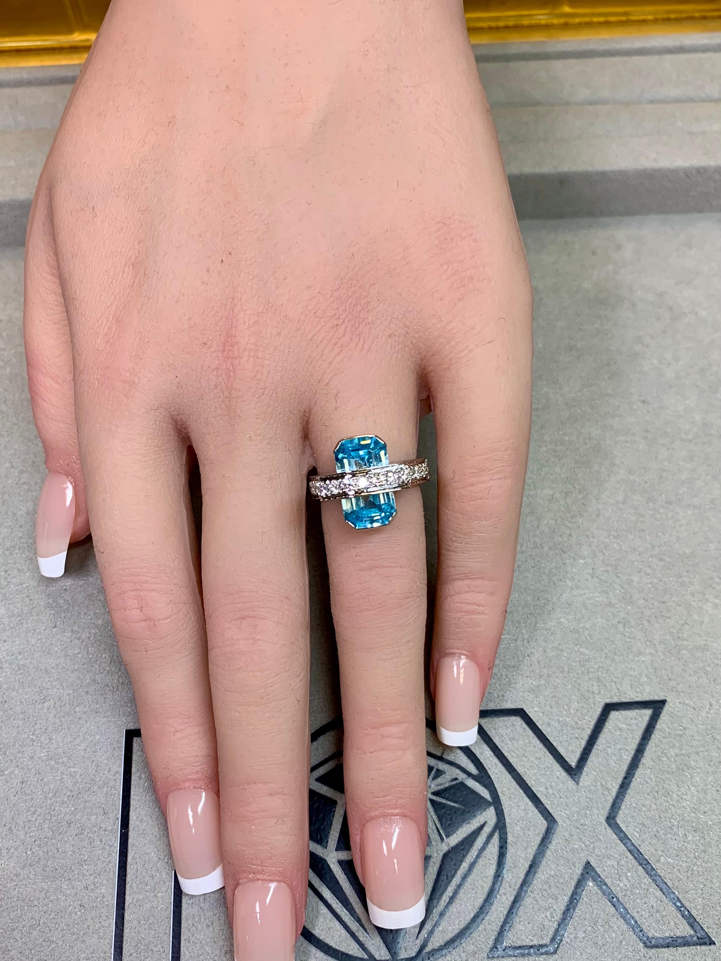 Anillo de Cóctel Escultural Contemporáneo de Oro Blanco de 18 K con Aguamarina y Diamantes en venta 4