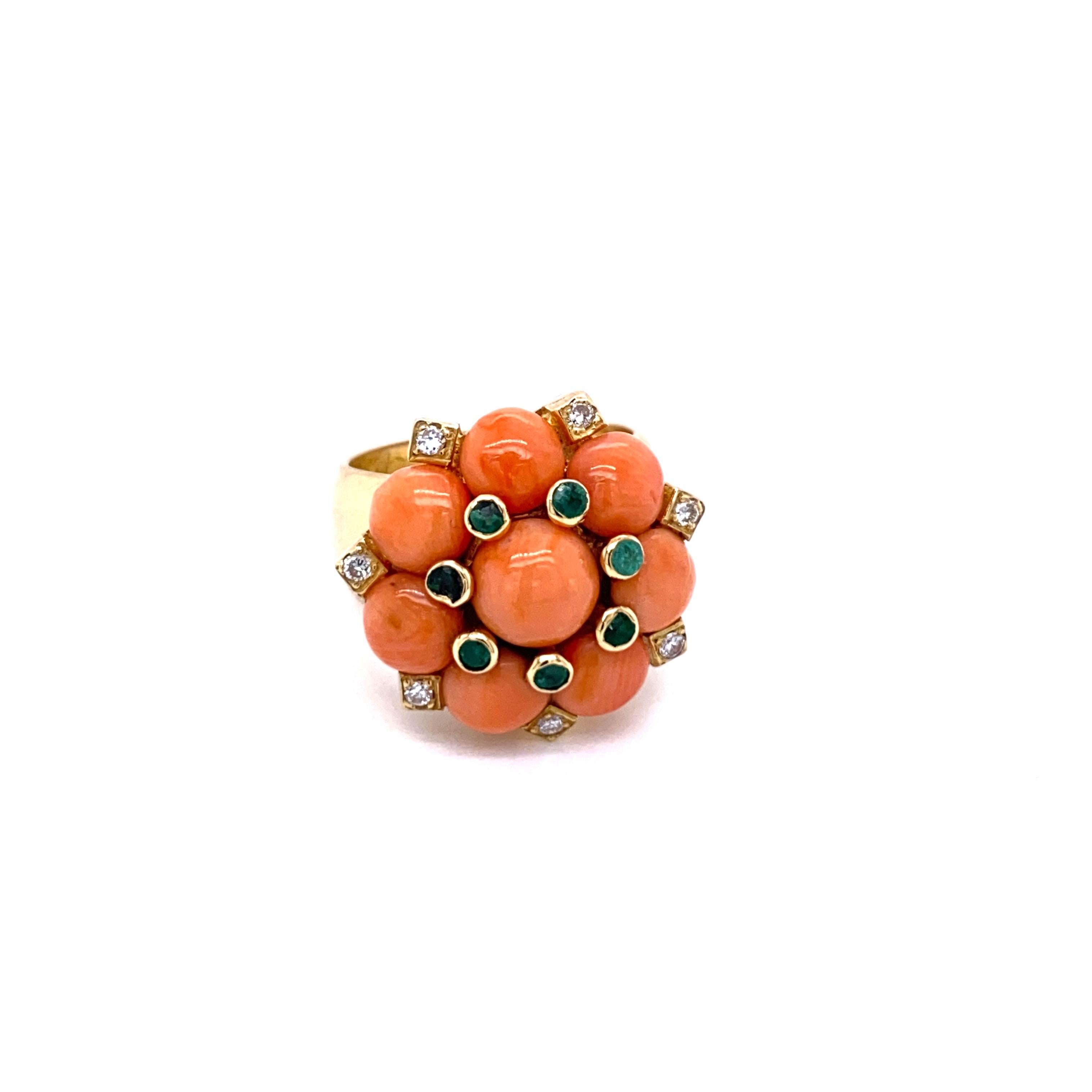 Italian Estate Cocktail ring, from 1970s. Handmade in 18k yellow gold and set with great quality of Natural Coral beads, fine emeralds and diamonds. 

CONDITION: Pre-owned - Excellent 
METAL: 18k Gold
RING SIZE: US 5 - IT 10 - FR 50 - UK K,