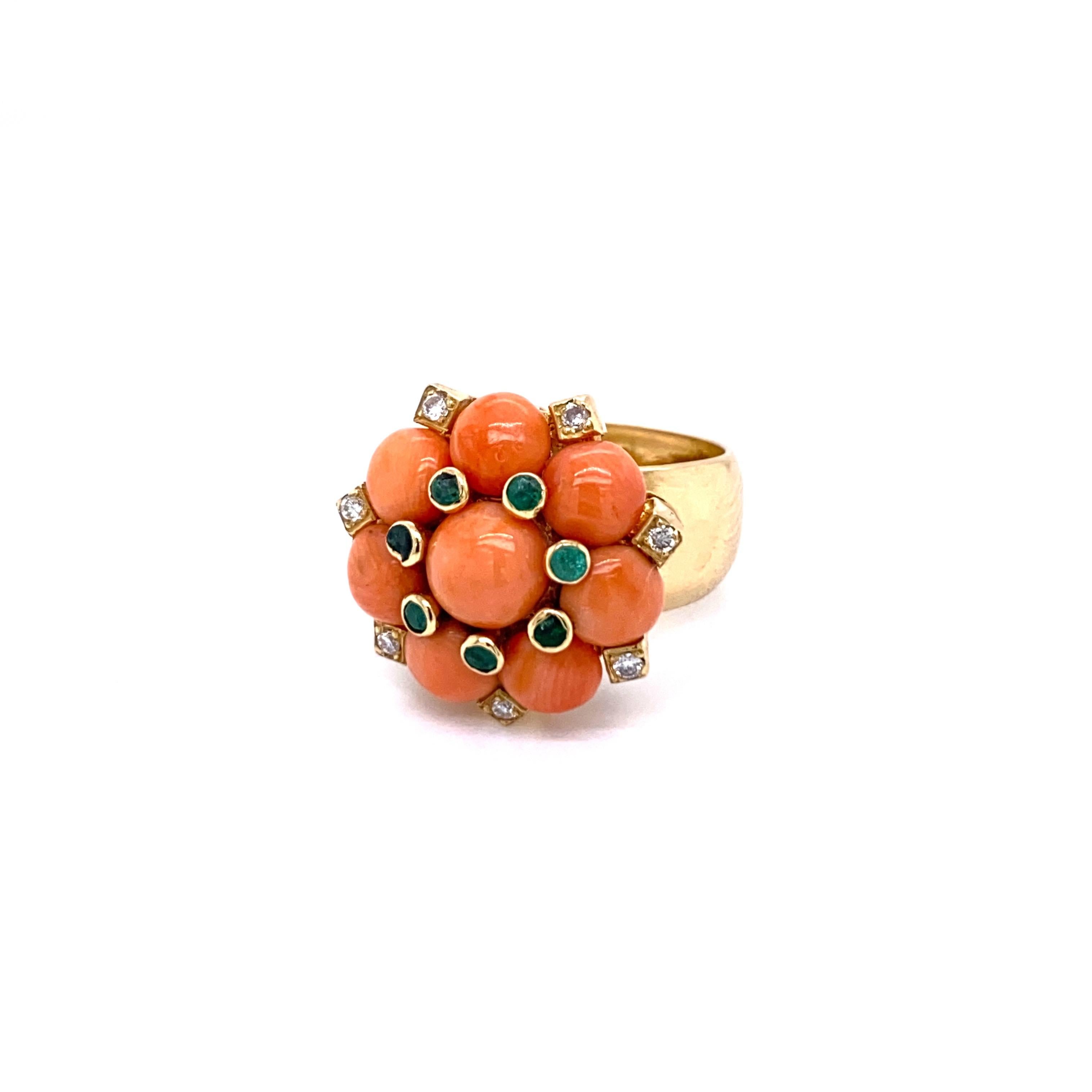 Estate Coral Diamond Emerald Gold Cluster Ring In Excellent Condition In Napoli, Italy
