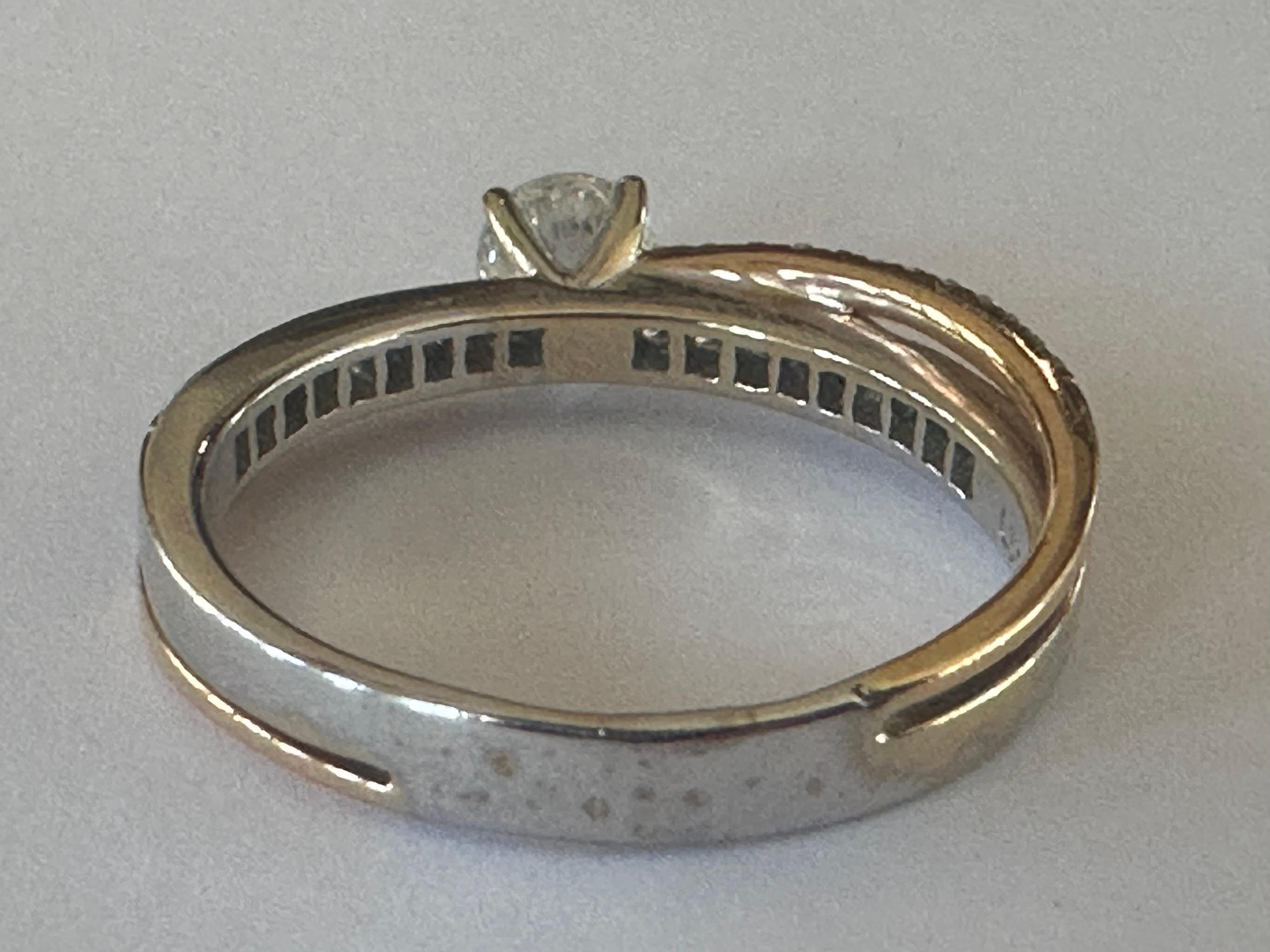 Brilliant Cut Estate Criss-Cross Two-Tone Double Band Diamond Ring For Sale
