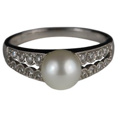 Anello con perle bianche coltivate e diamanti Estate