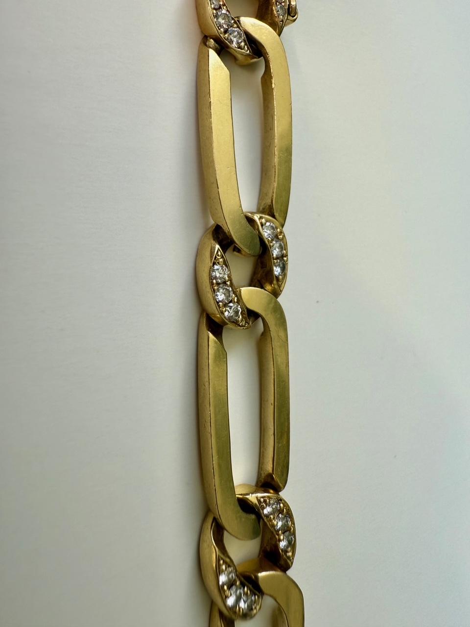 Contemporain Bracelet à maillons courbés 18 carats avec diamants en vente