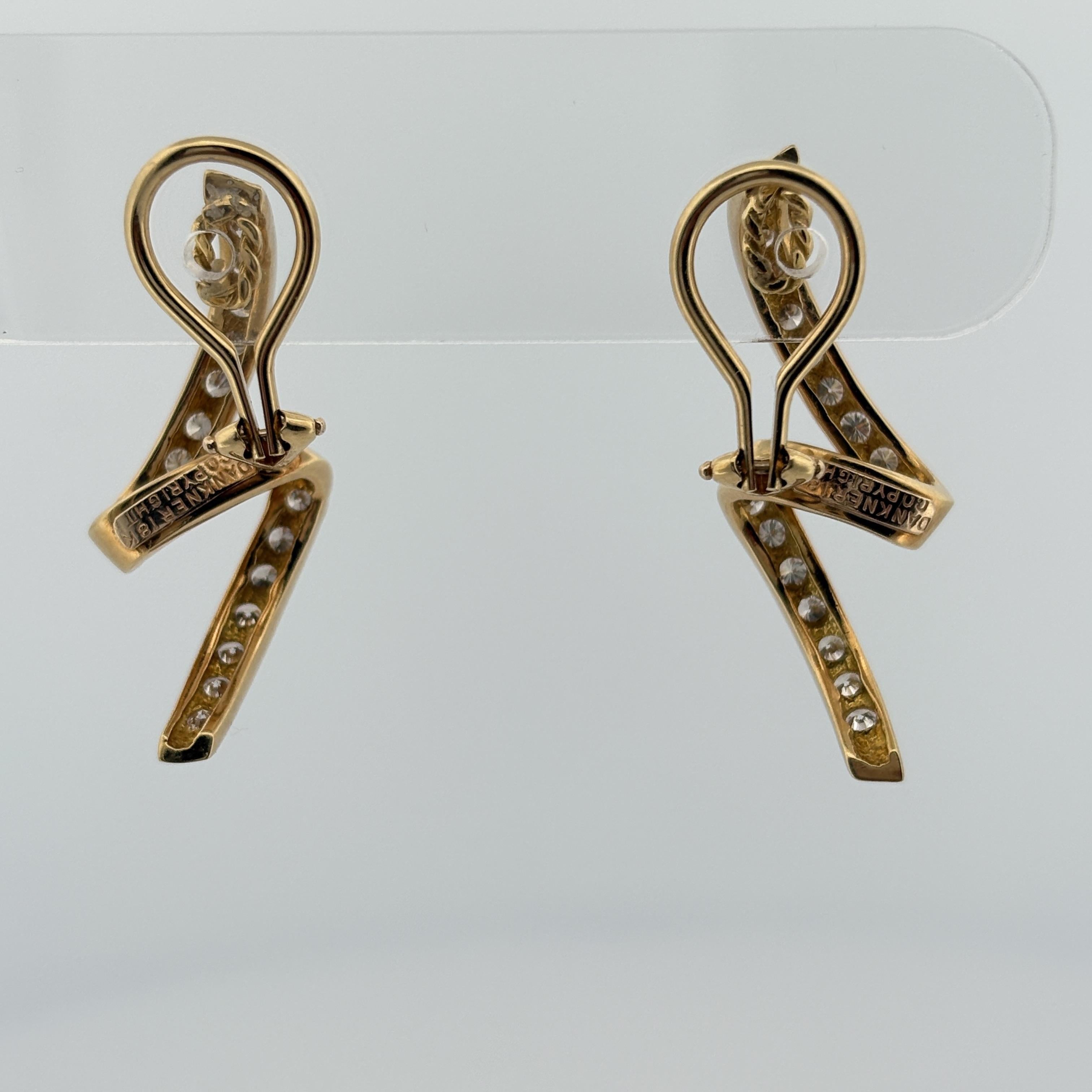 Donna Orecchini con diamanti a spillo Estate Dankner Ribbon in oro giallo 18 carati in vendita