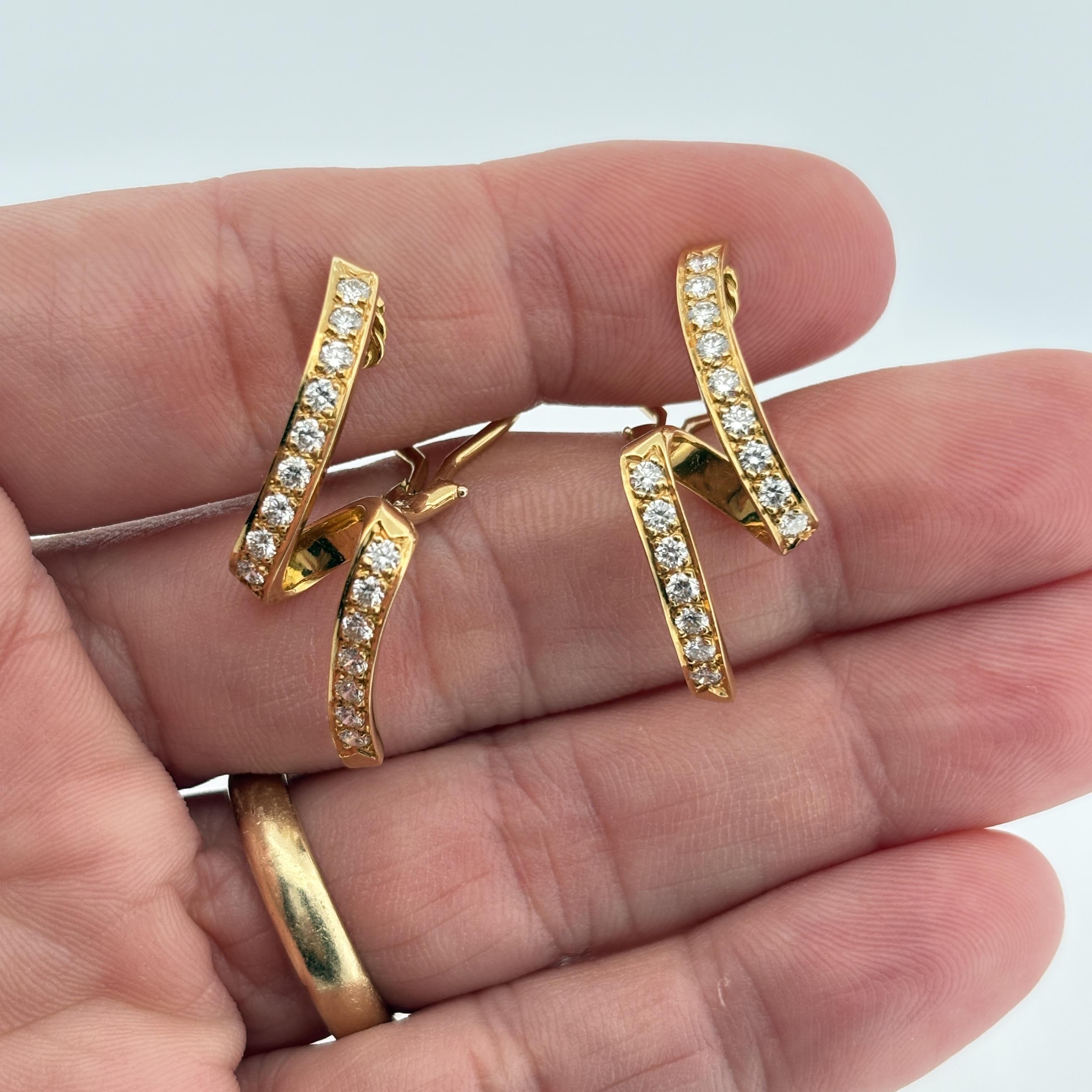 Orecchini con diamanti a spillo Estate Dankner Ribbon in oro giallo 18 carati in vendita 3