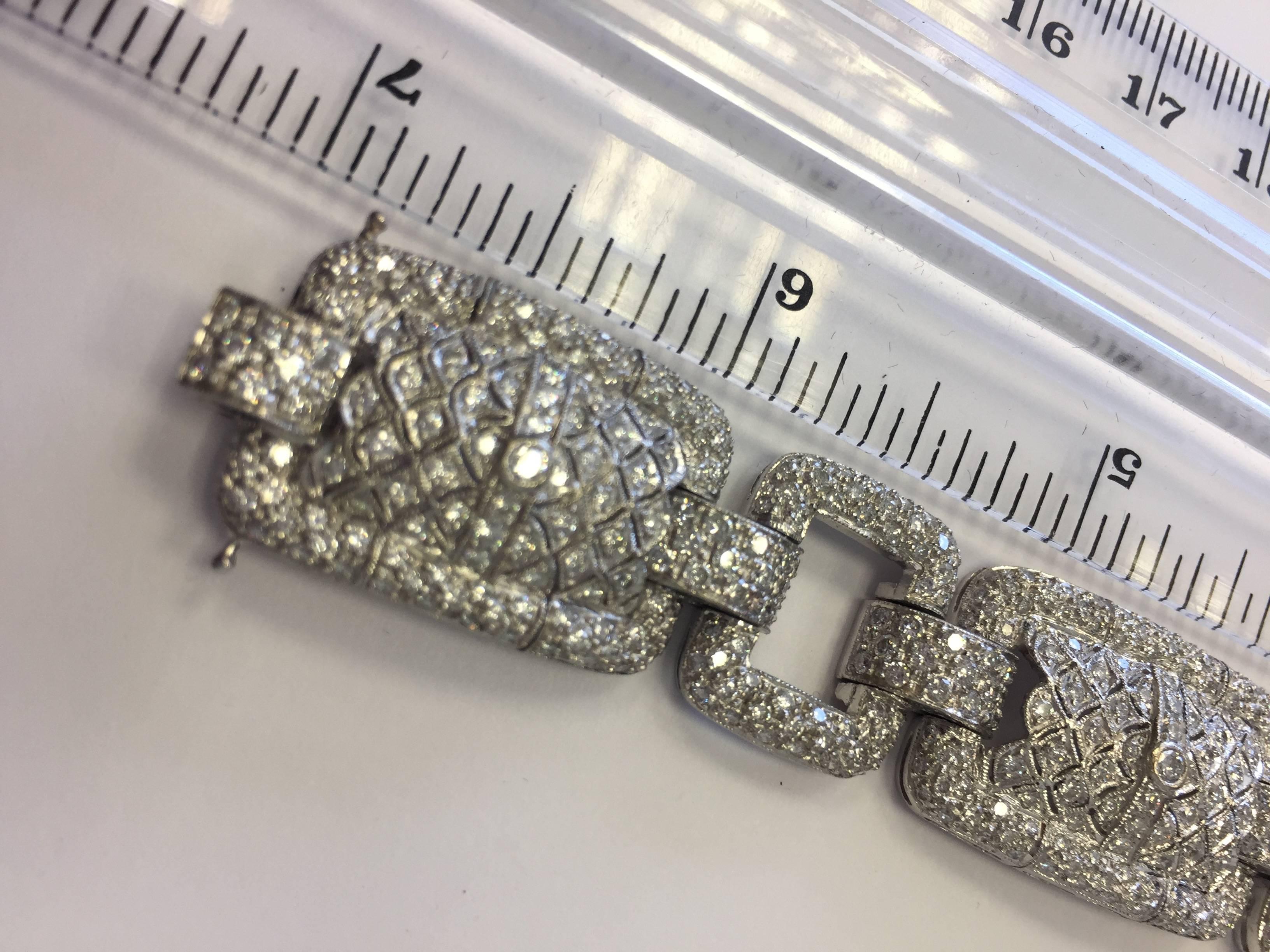 Round Cut Estate Designed Diamond Bracelet in 18 Karat White Gold