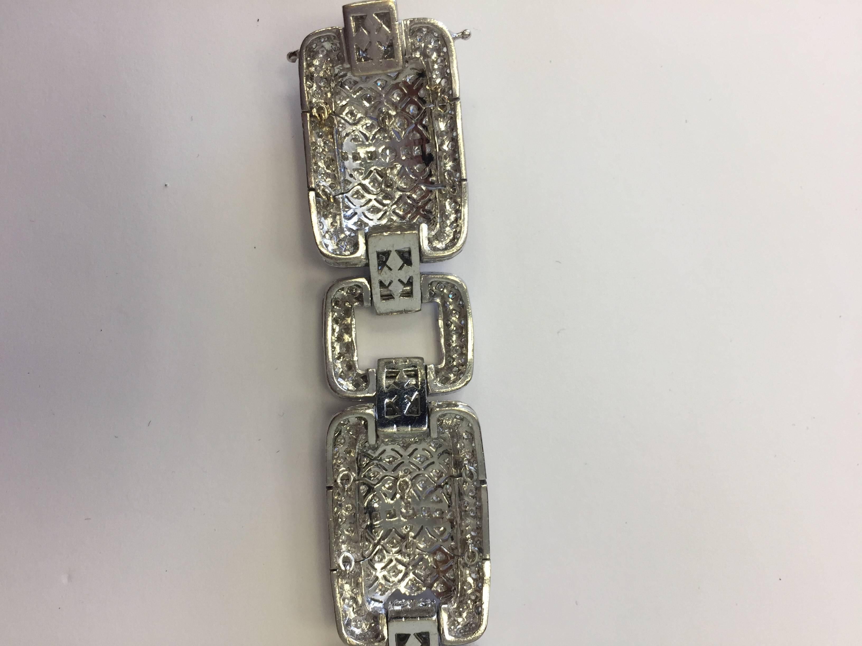Estate Designed Diamond Bracelet in 18 Karat White Gold In New Condition In Los Angeles, CA