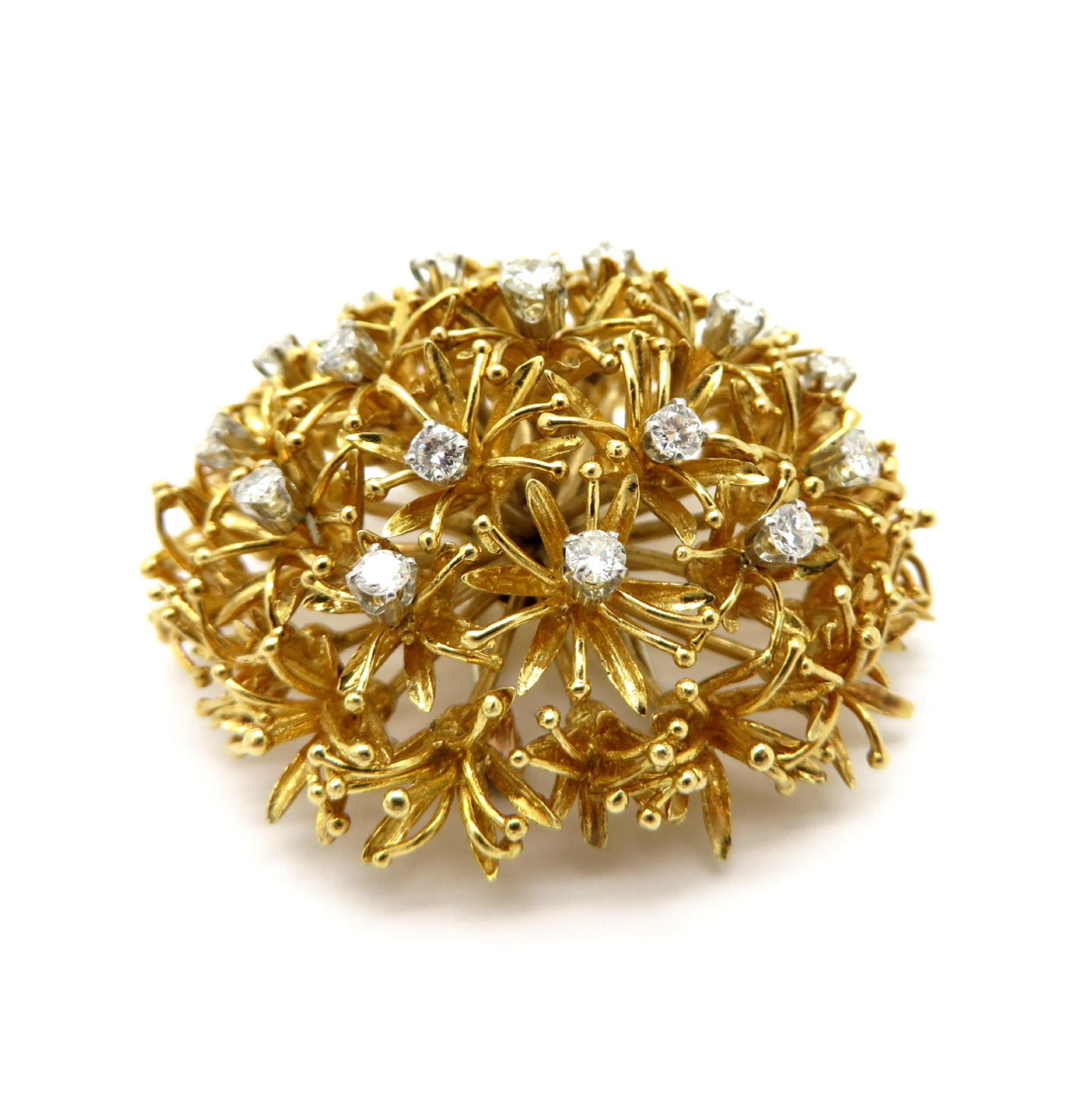 Estate designer David Webb 18K yellow gold and platinum dandelion flower brooch.  Interspersed with 19 round brilliant cut prong set diamonds weighing approximately 1.70 carats. Diamond grading: color grade: F. Clarity grade: VS1. Hallmarked: David