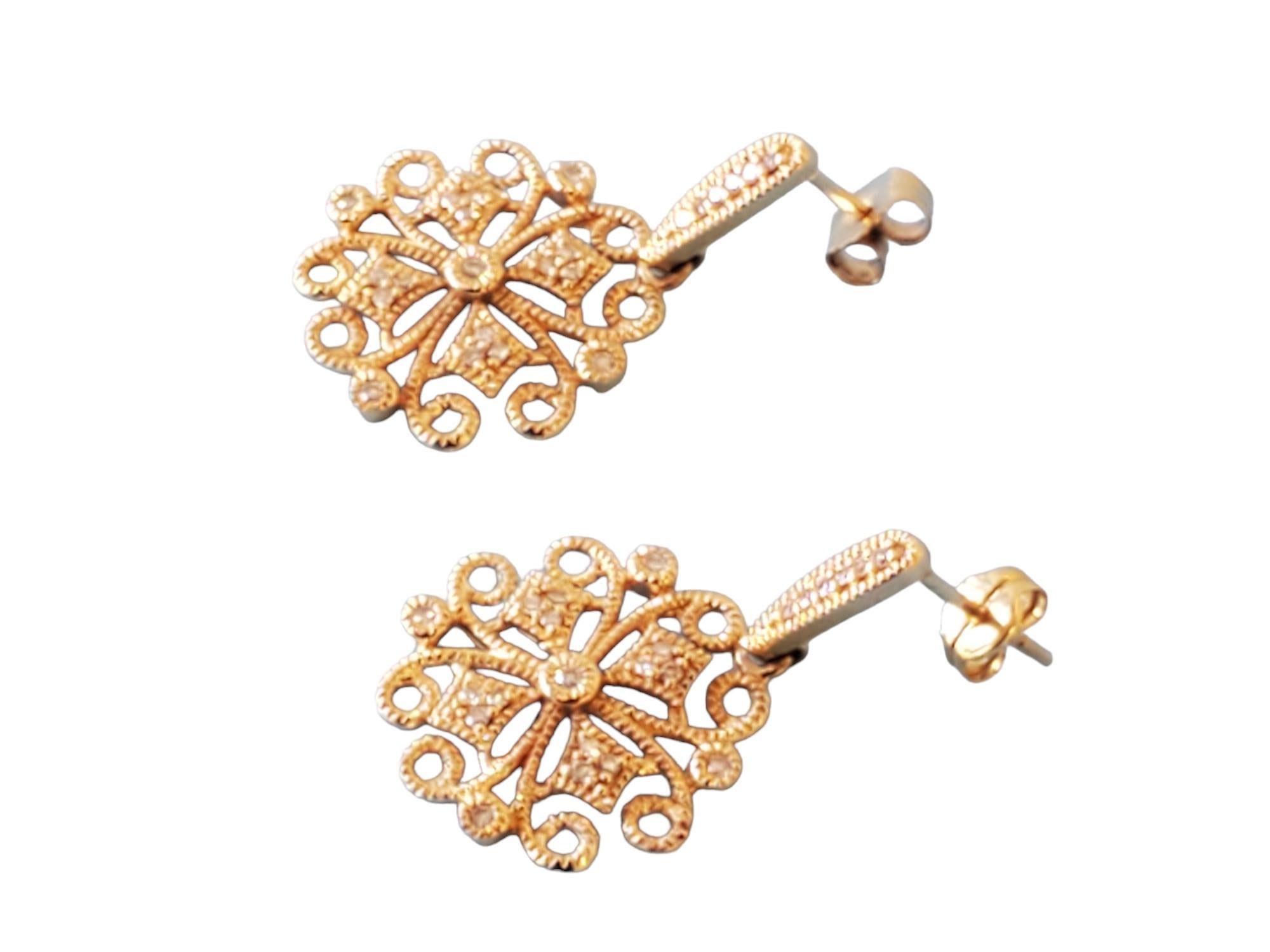 Round Cut Estate Designer Earrings 18k Yellow Gold with White VS Diamonds For Sale